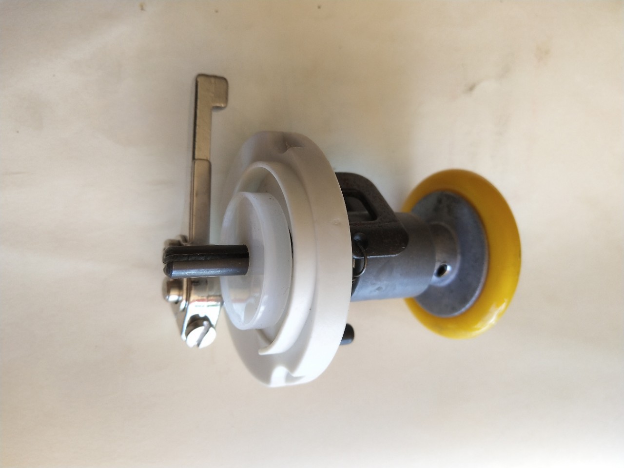 Yiwu Baochuang Sewing Equipment Co., Ltd. wholesales computer flat car accessories, computer flat car sewing machines, and accessories