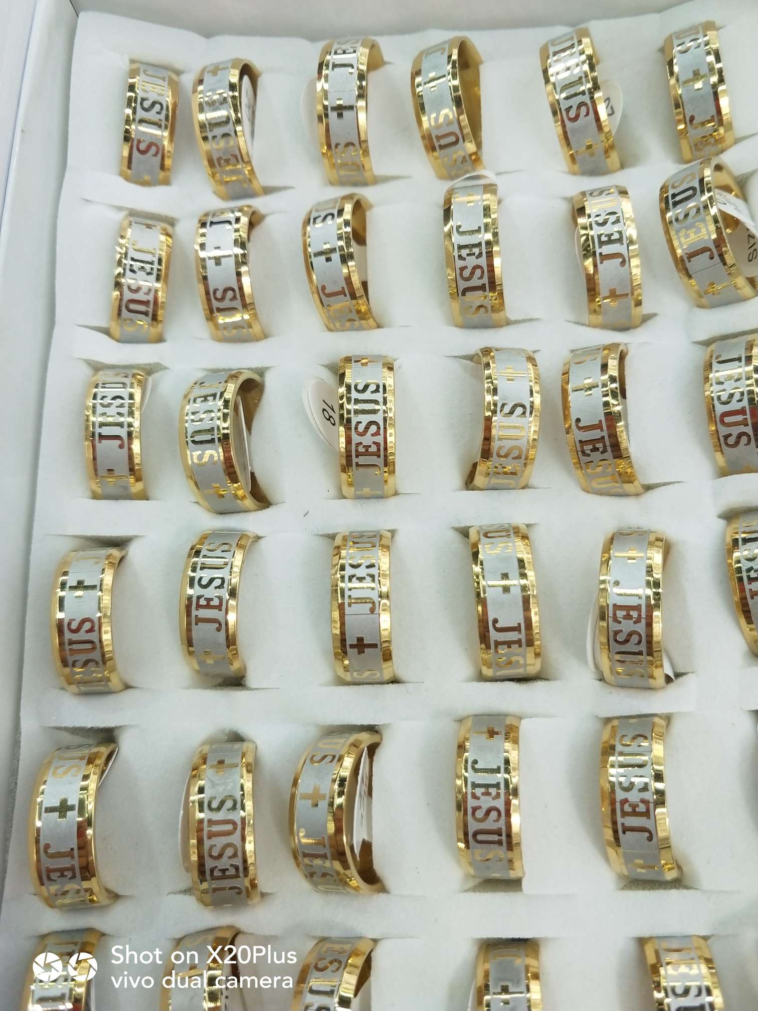 金色JESUS十字架