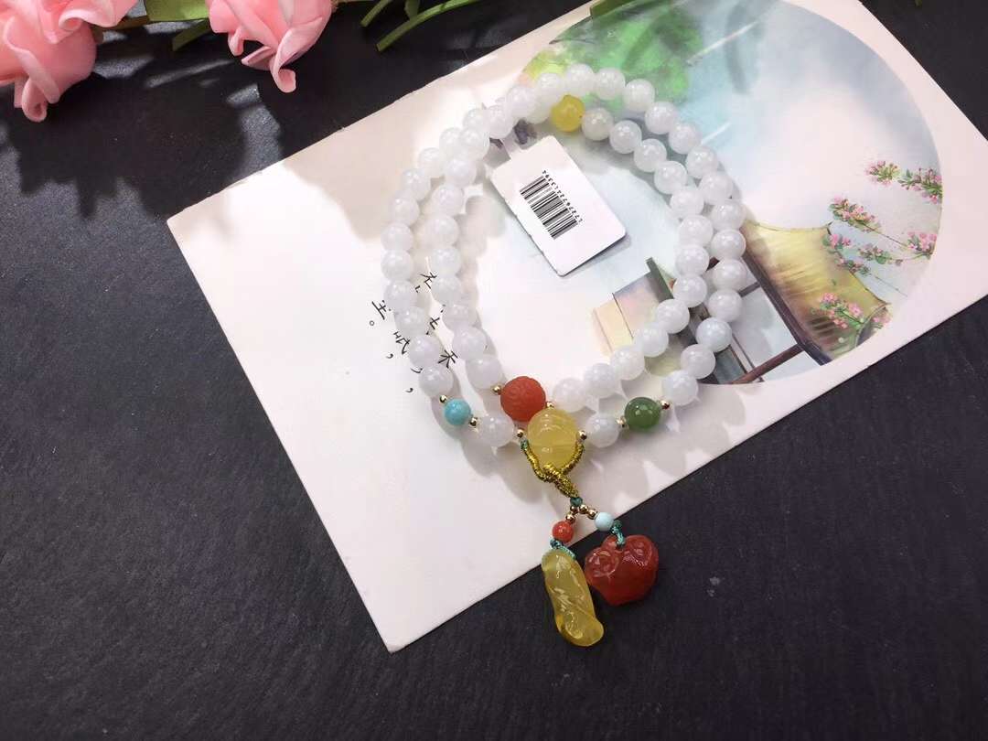 A two-ring bracelet made of white jade from Hotan