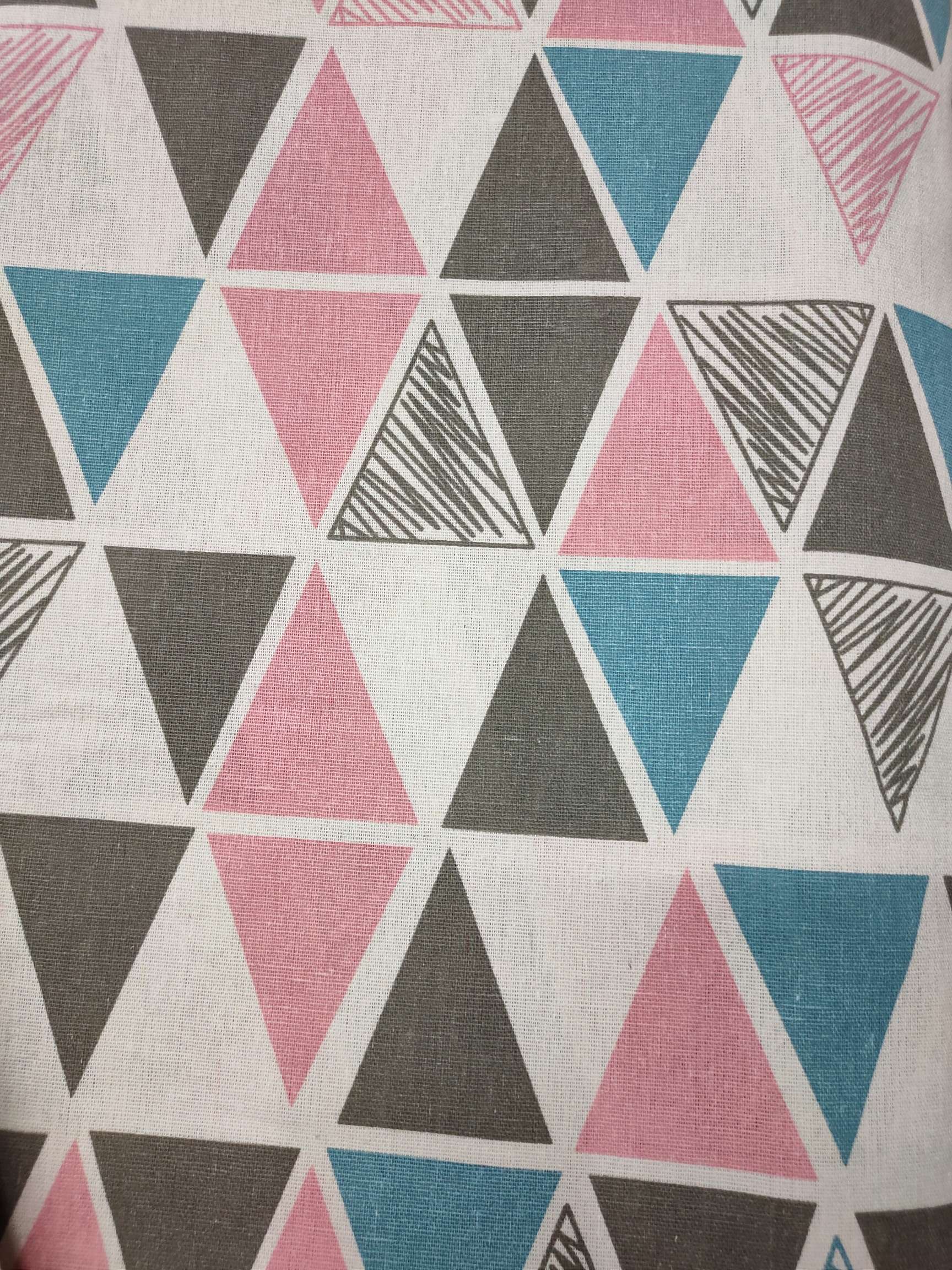 Linen and cotton printing, large grey triangle Specification image