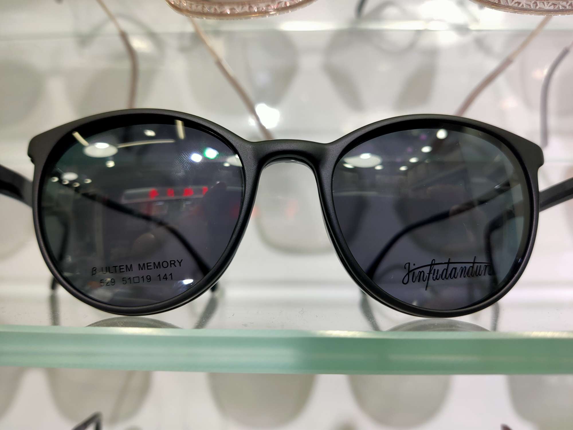 One of the plastic-steel sleeve lenses