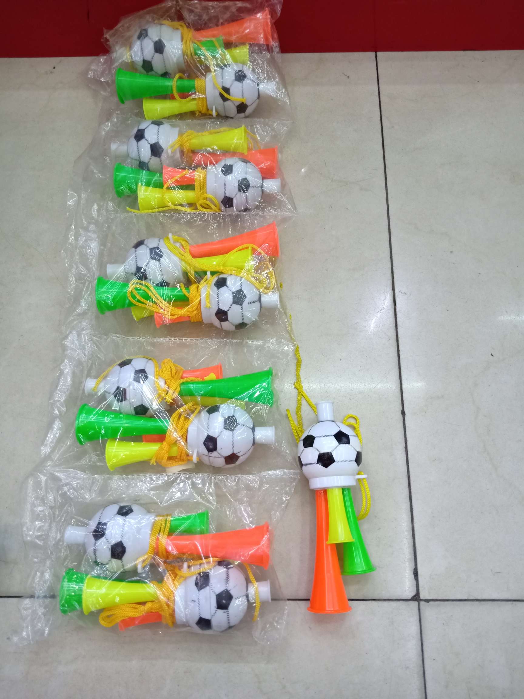 小号足球喇叭细节图