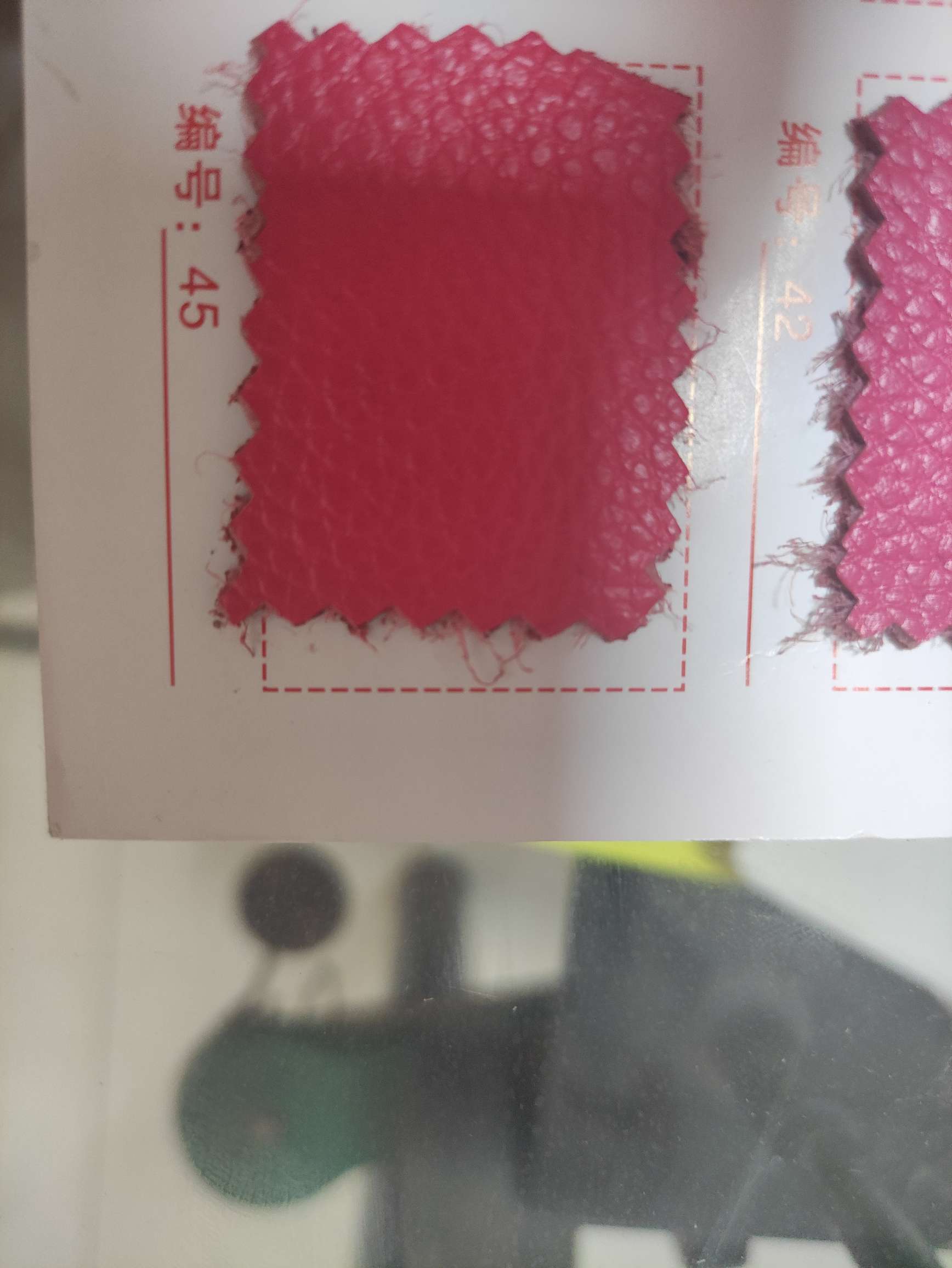 Two layers of cowhide 43-45 A large number of spot high school low-grade leather fabric manufacturers direct sales of new Specification drawing