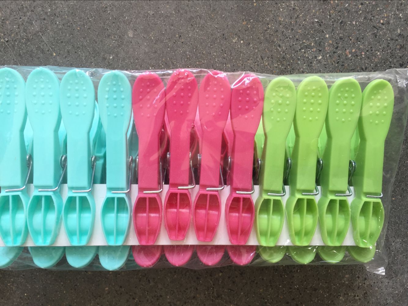 Plastic clip 1 thumbnail