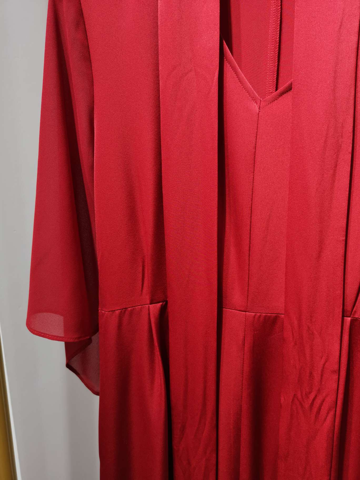 A big red envelope fashionable V-neck long ribbon business women's dress Application Scenario