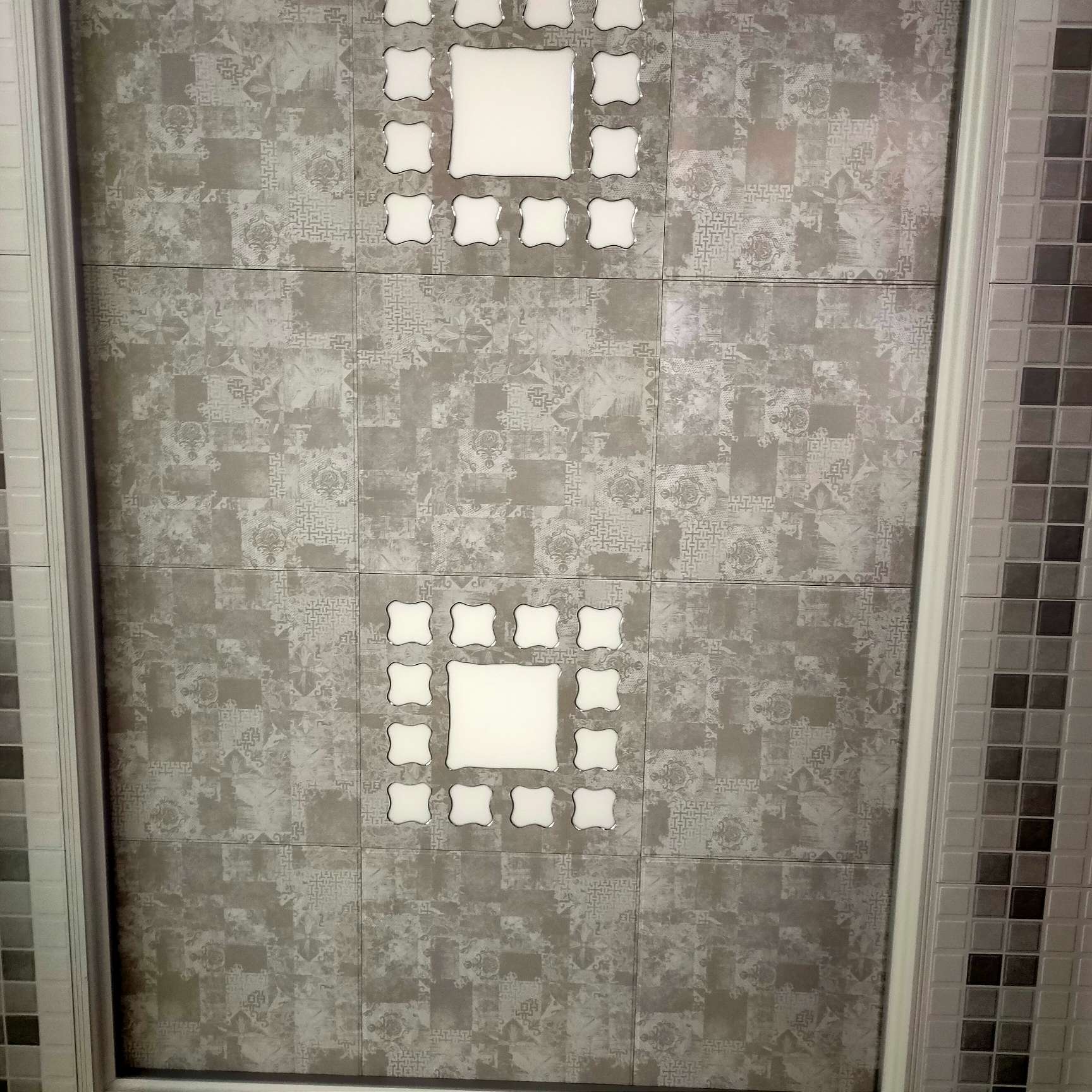 Pentium Deconstructs the full roof with a 350-square-meter ceiling undefined