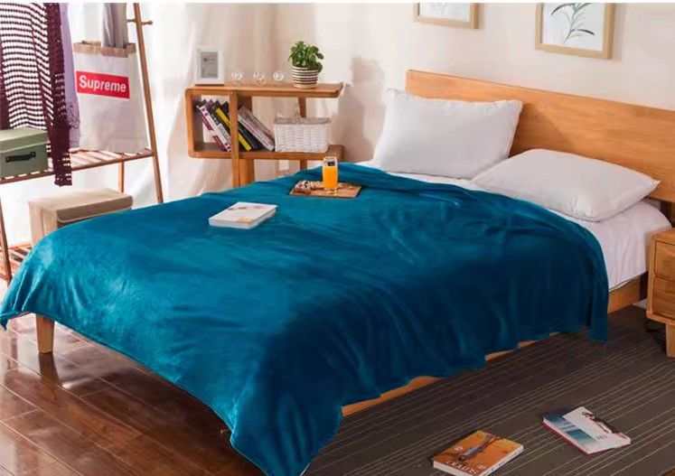 Plain Flannel Blanket Blanket Application Scenario
