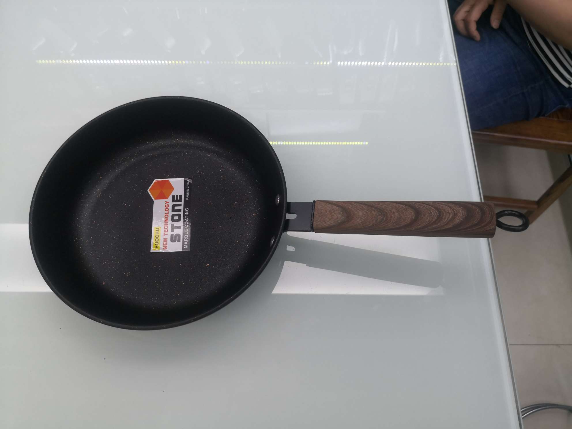 A wood-grain handle frying pan