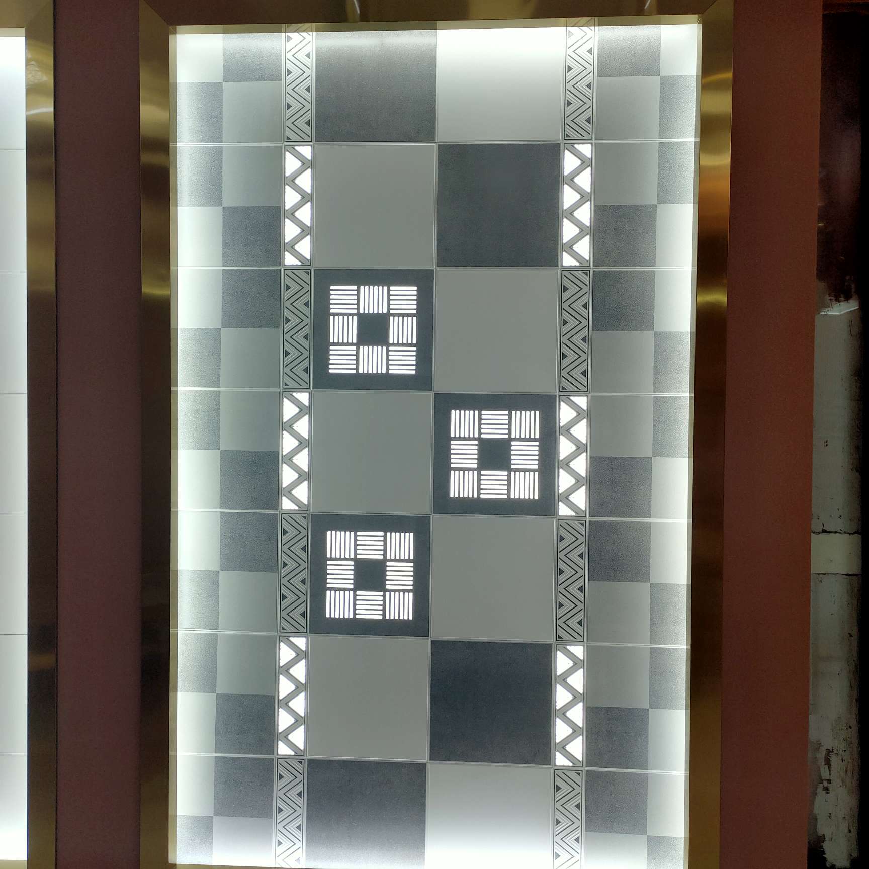 Pentium deconstructs the entire roof with a 380-square-meter ceiling Application Scenario