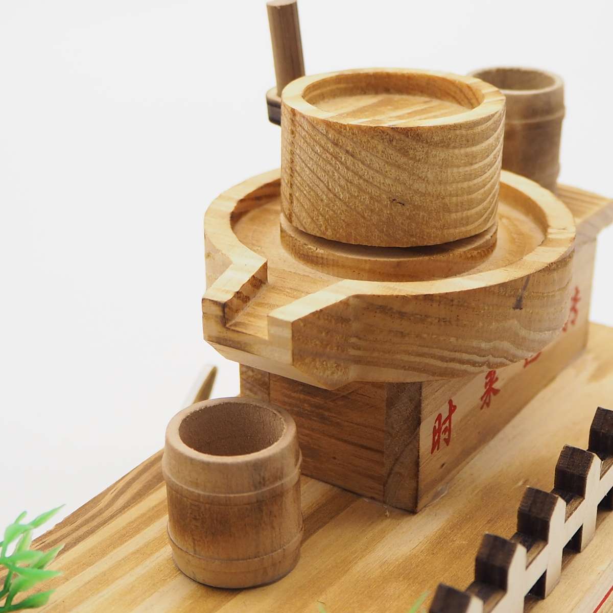The origin of wooden craft toys is revolving details Picture