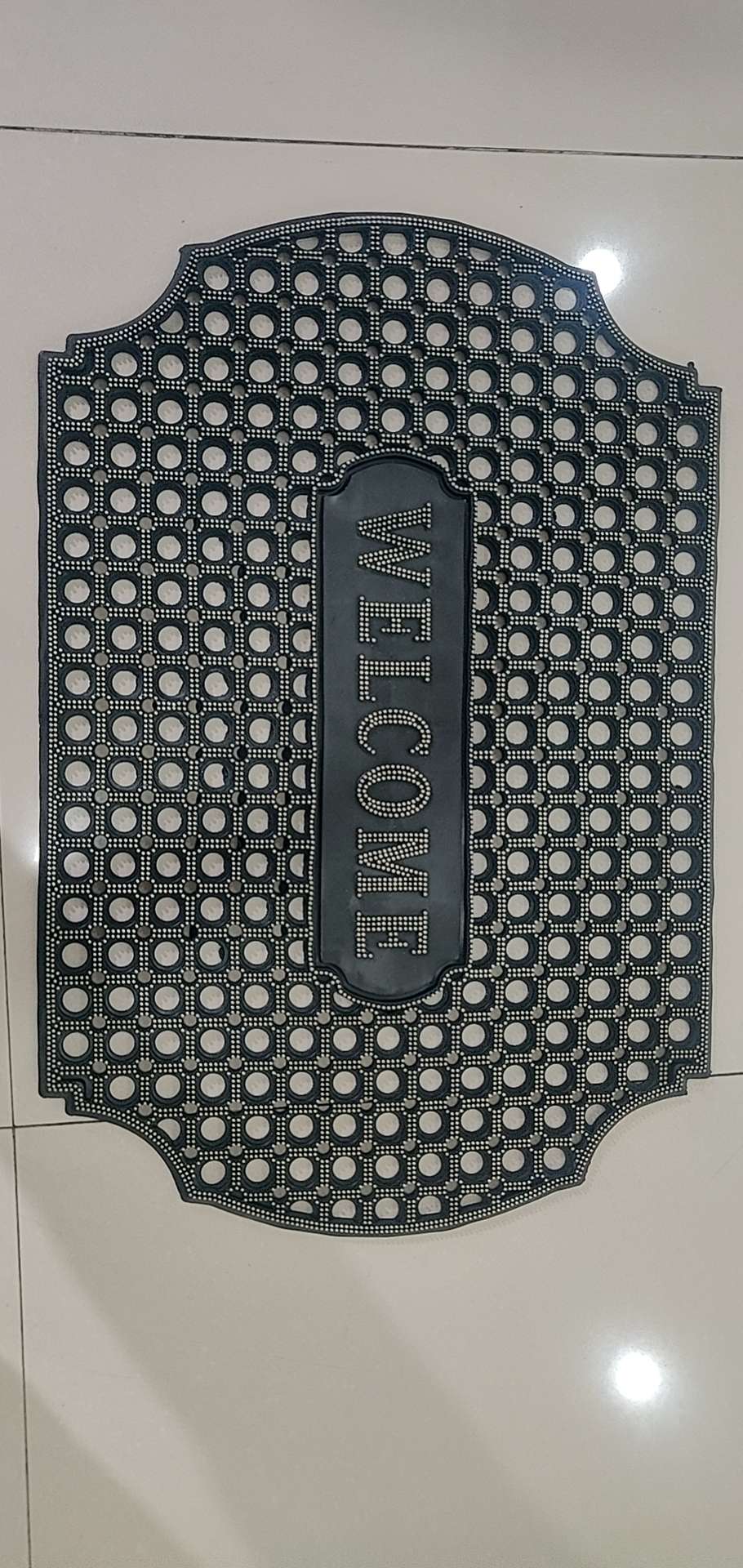 Anti-slip mat with holes