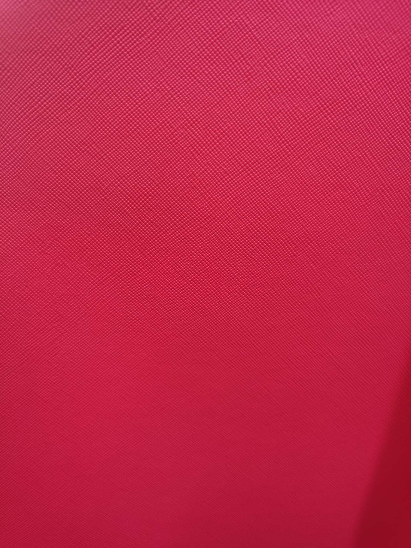 The cross-patterned bag is lined with stationery leather details Picture