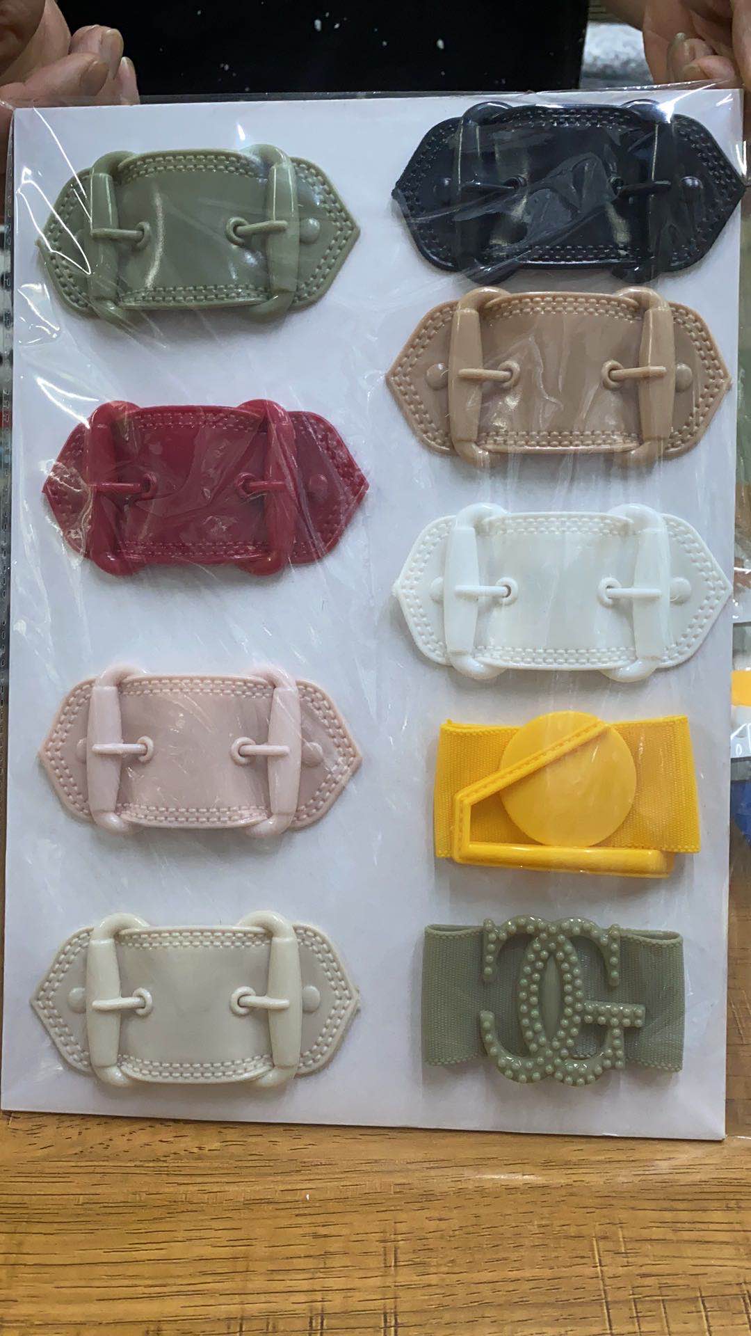 鞋扣