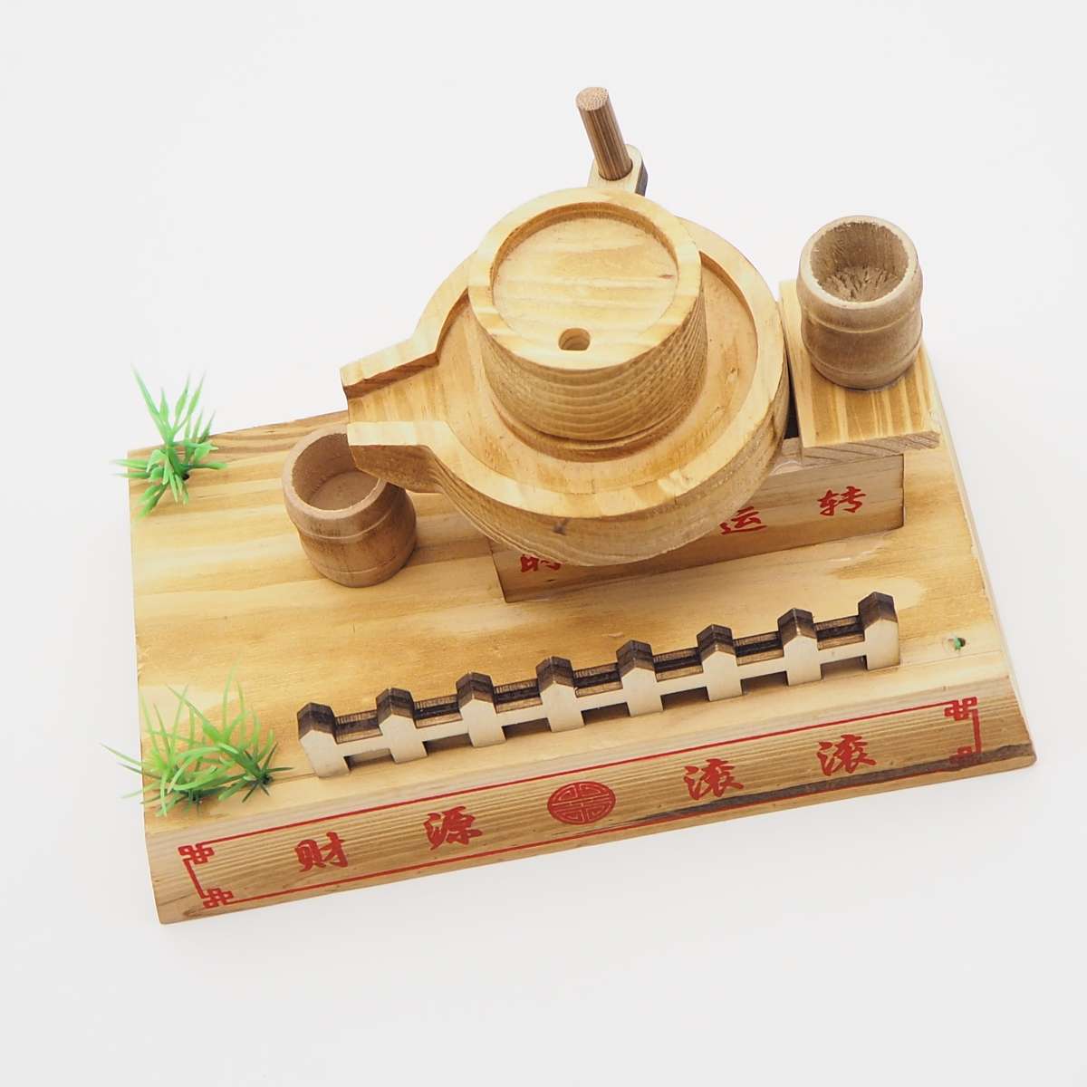 The origin of wooden craft toys is revolving Application Scenario