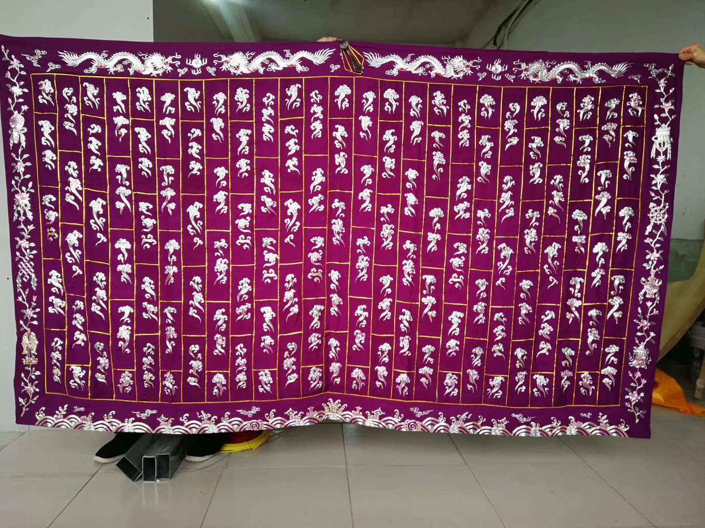 Suzhou-embroidered ancestral robe, purely handmade Specification image