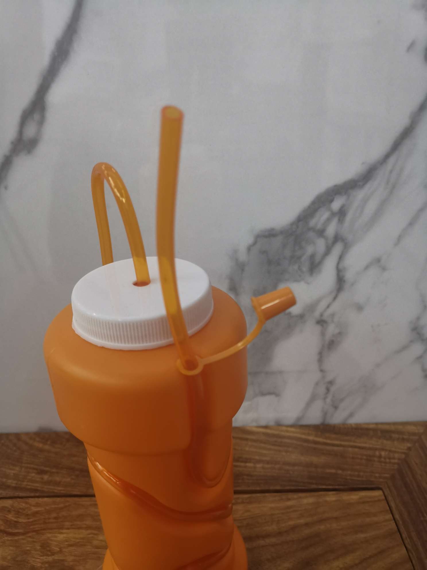 Foreign trade water bottle beach sports water bottle suction water bottle Plastic products water bottle environmental protection water bottle Application Scenario