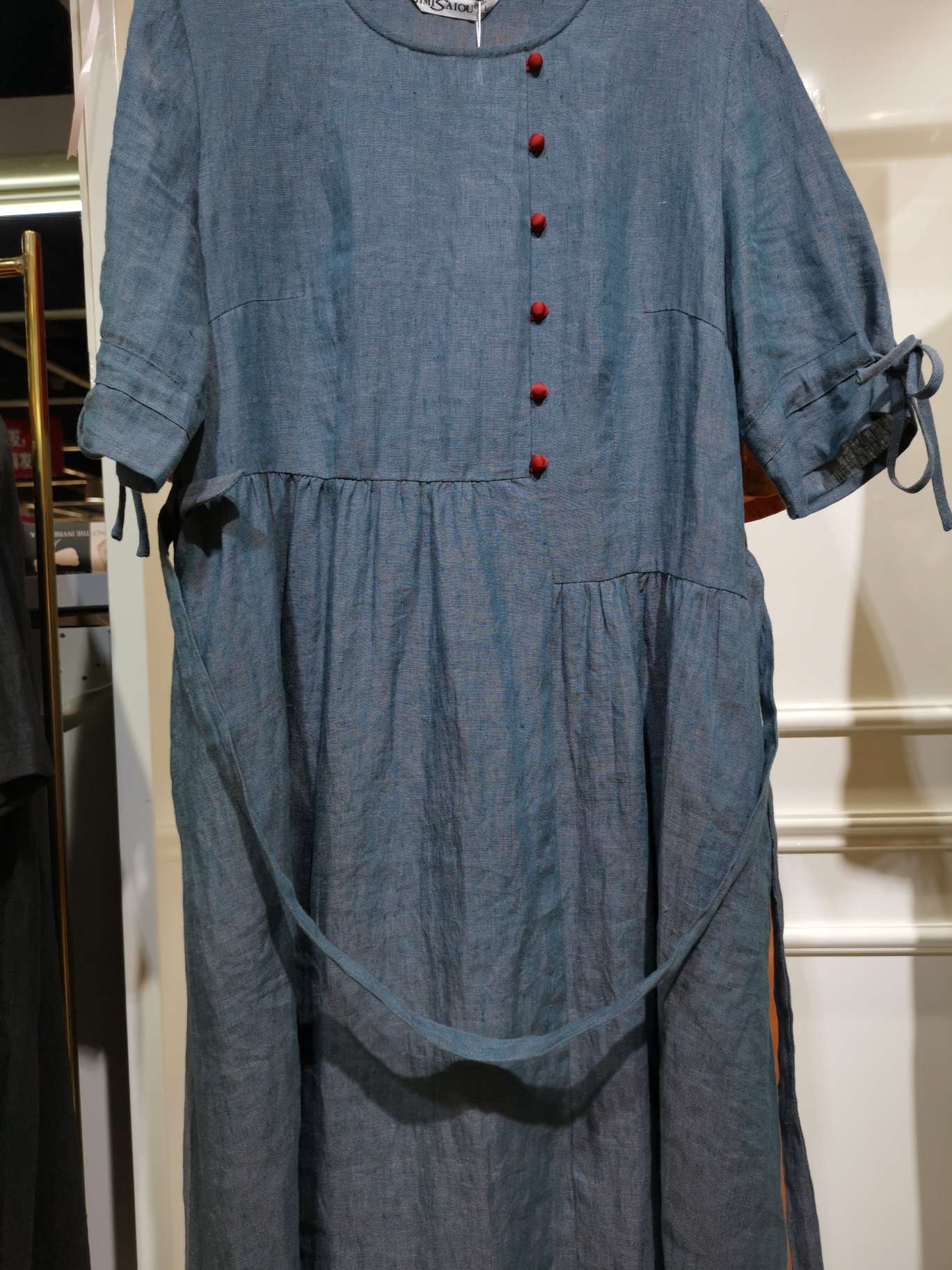 A fashionable long dress made of linen with a round neck and red buttons Specification image