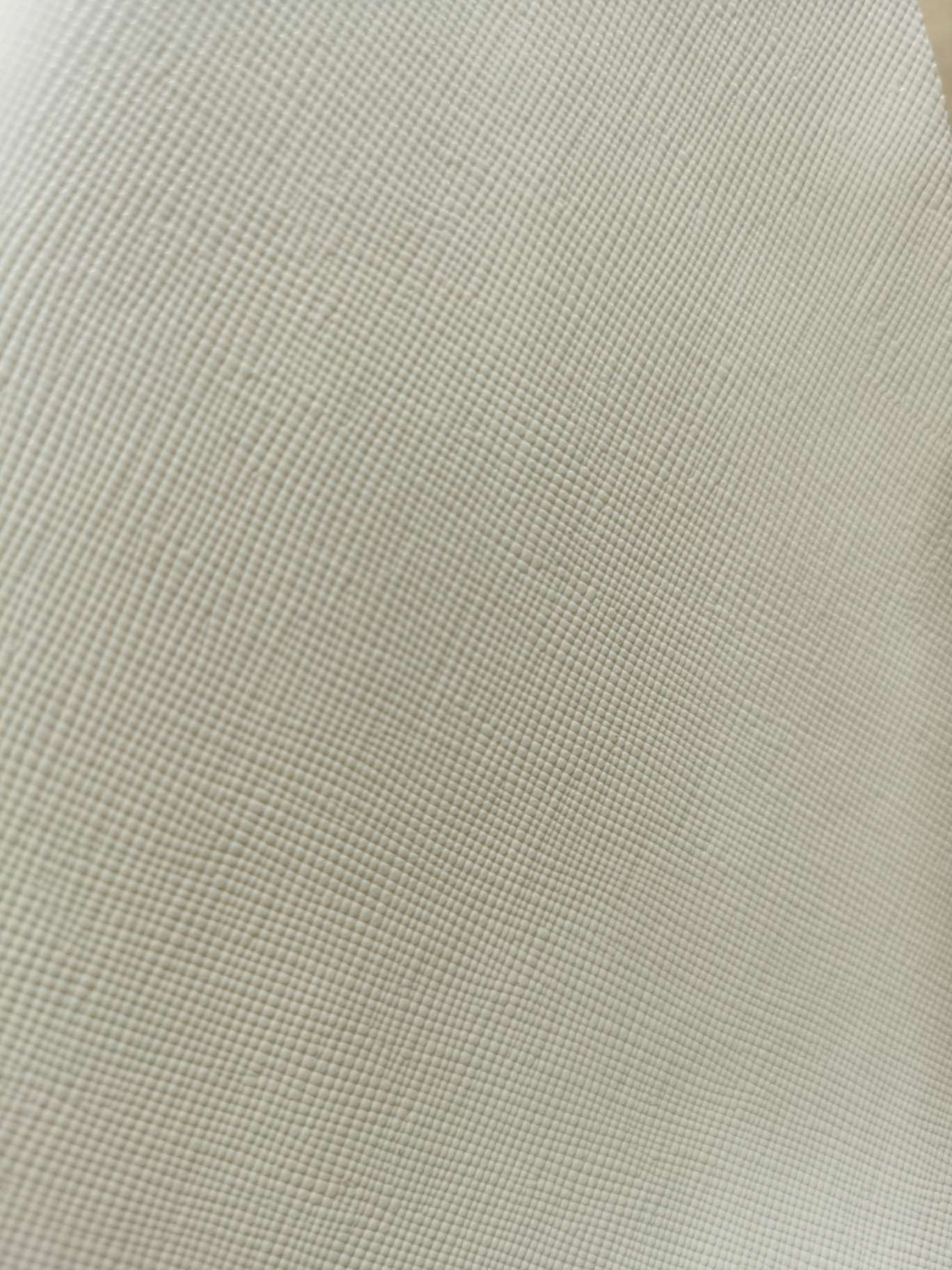 The cross-patterned bag is lined with stationery leather