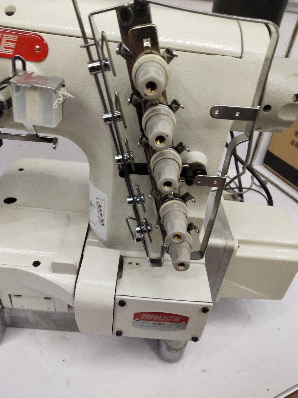 Bruce sewing machine, fully automatic thread cutting small mouth overstitch machine, 664 small square head overstitch machine Item Picture