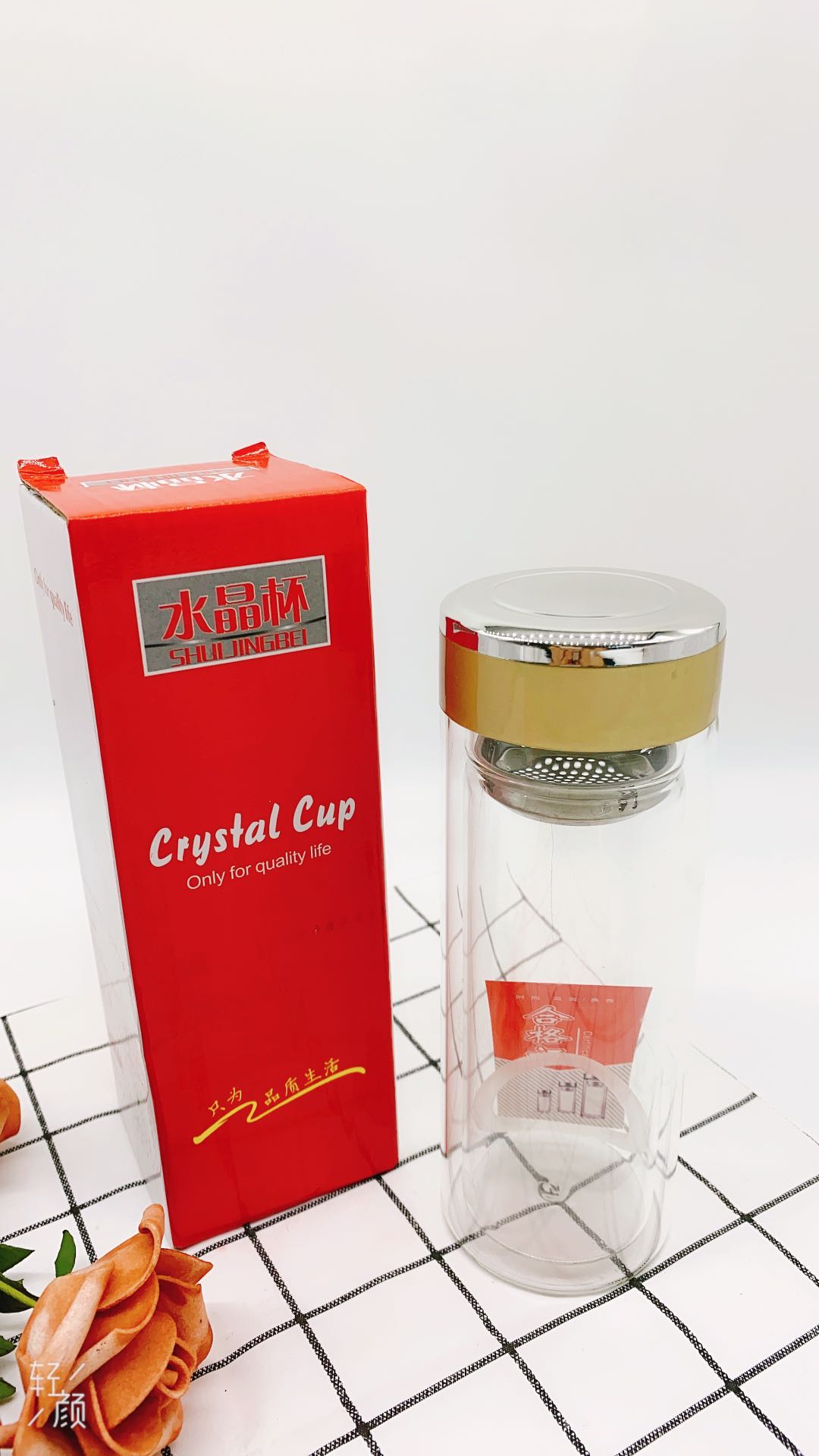 Medium-sized classic covered glass cup details Picture