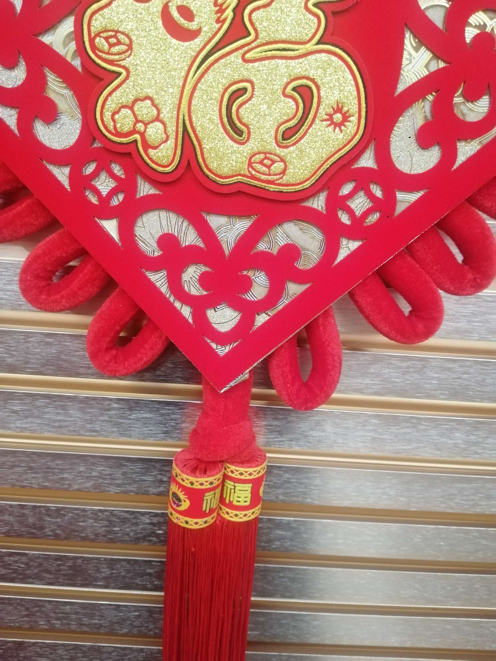 15 Paper-Cut Gold Hanging Fringe Item Picture