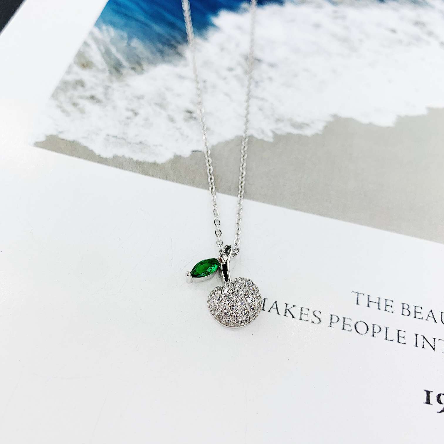 The s925 silver micro-encrusted apple necklace does not fade and does not cause allergies Application Scenario