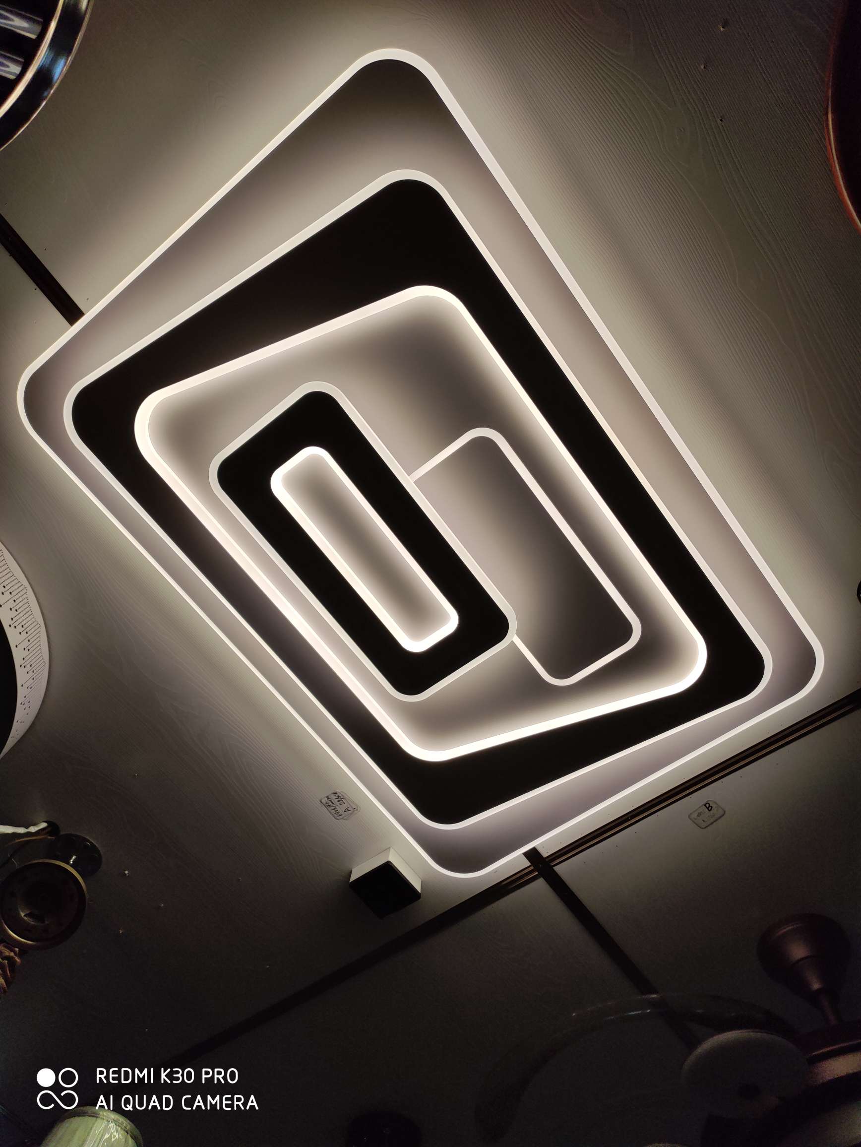 68O6 rectangular modern ceiling lamp with LED dual-color and remote control for stepless dimming details Picture