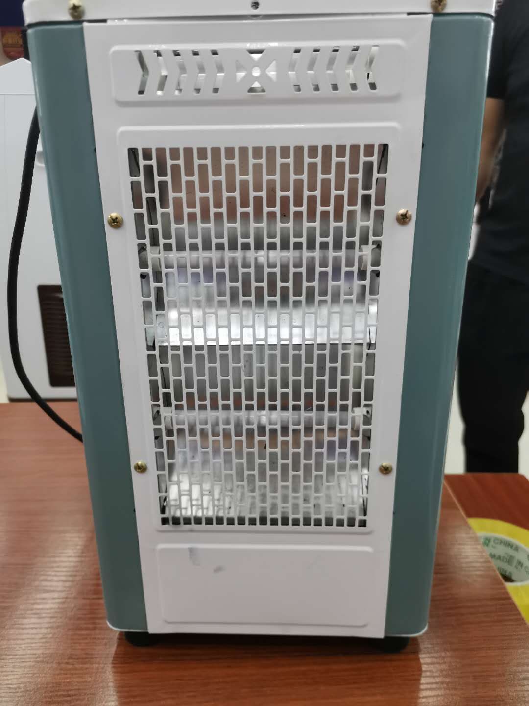 铁皮五面型取暖器产品图