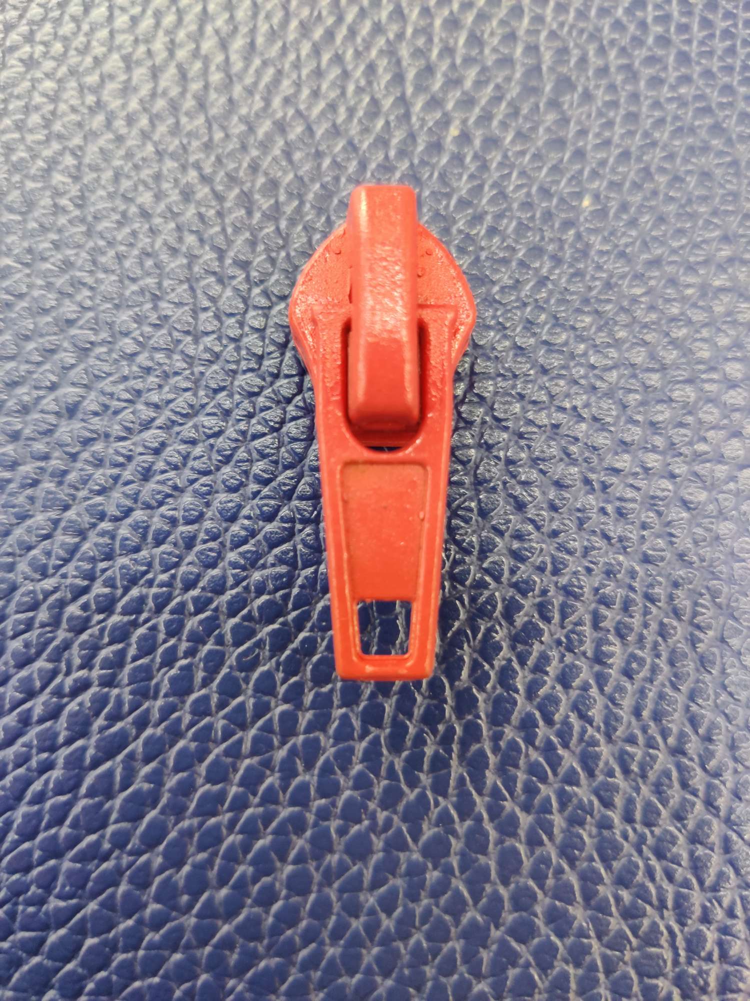 No. 8 automatic head zipper pull head manufacturers spot wholesale clothing pull head with lock zipper head thumbnail