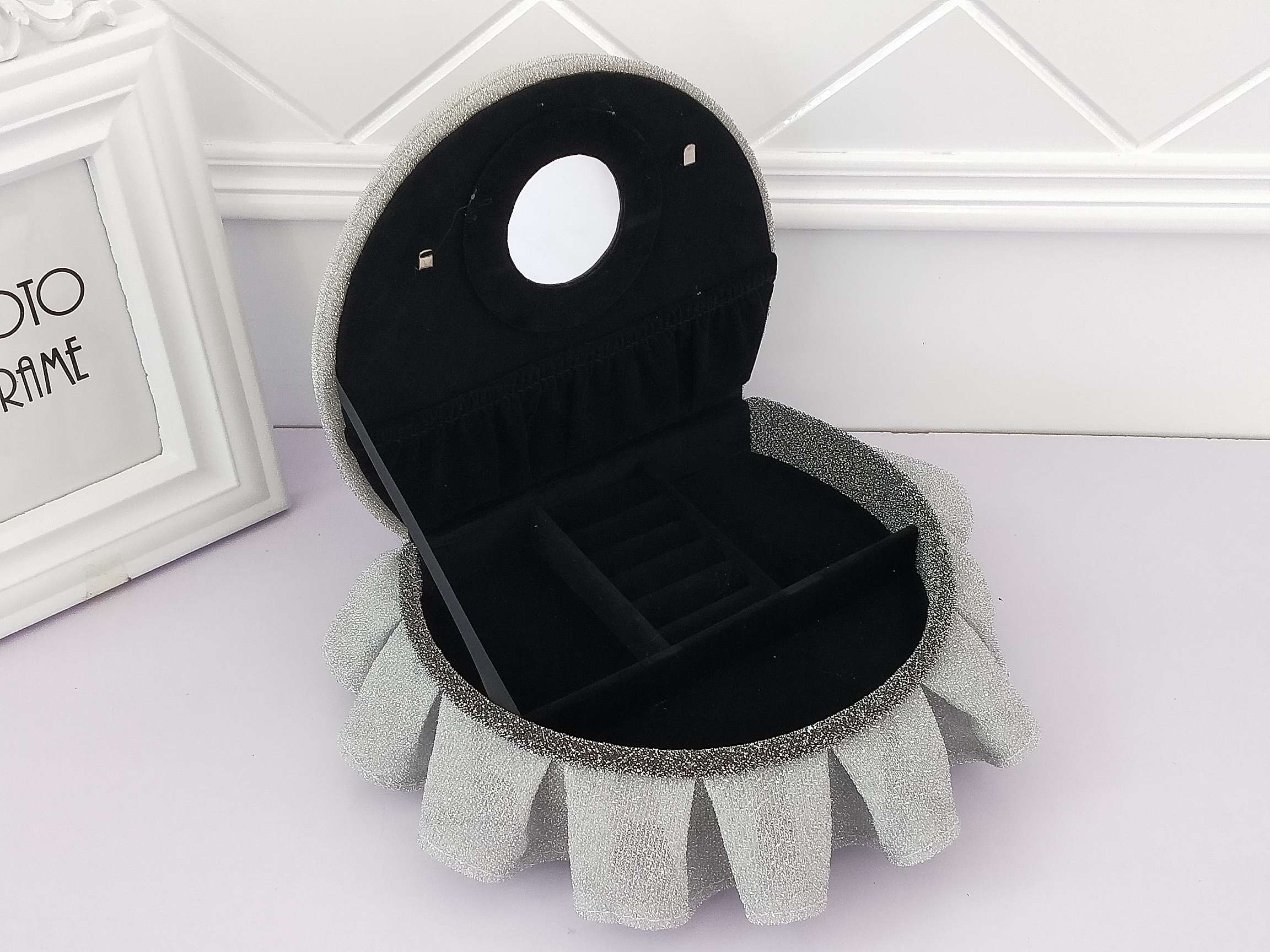 Jinqi Sofa Jewelry Box European High-End Furniture Jewelry Display Rack Jewelry Earrings Storage Box A39-391/392 Application Scenario
