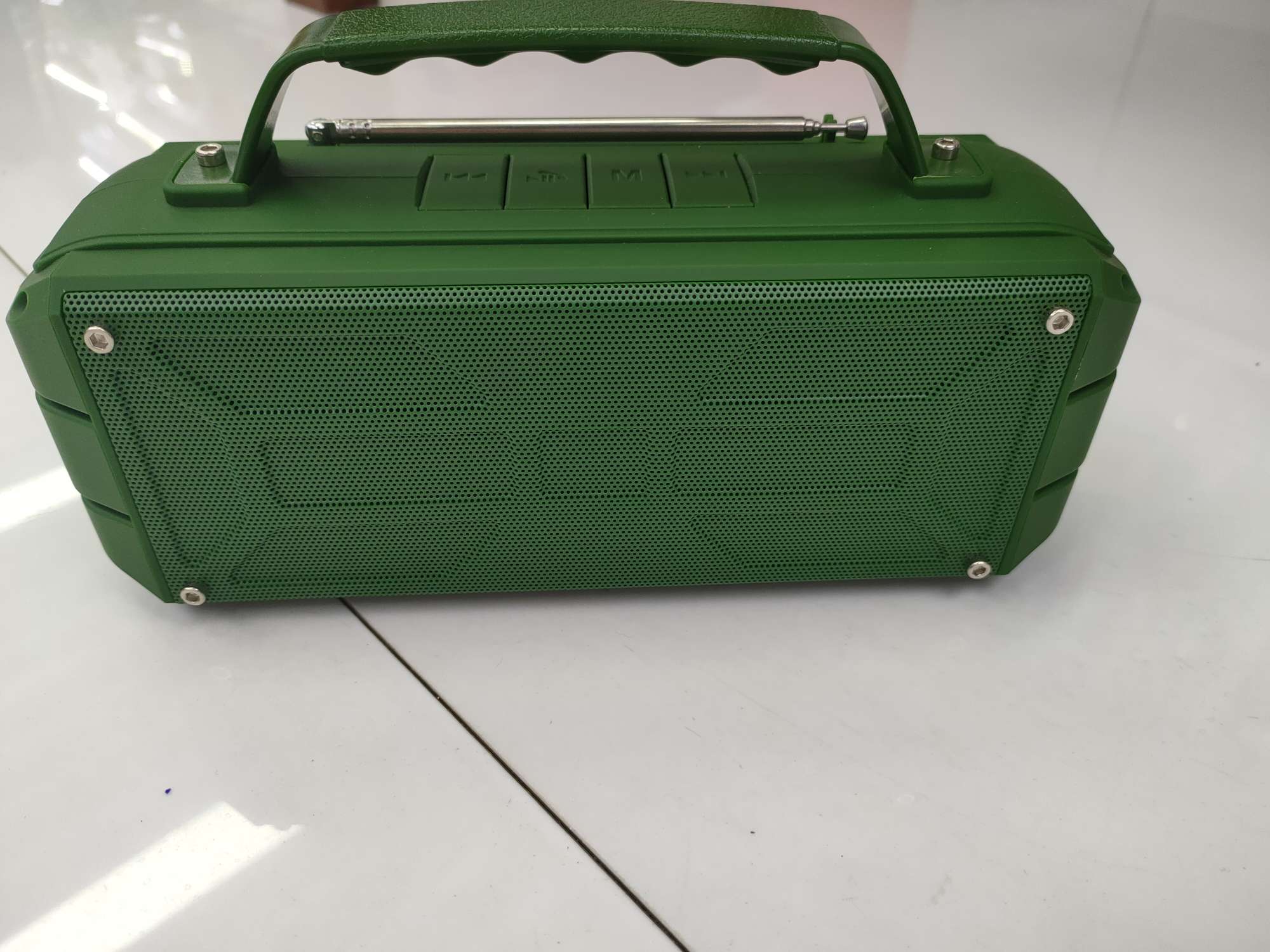 E22绿色小巧音响