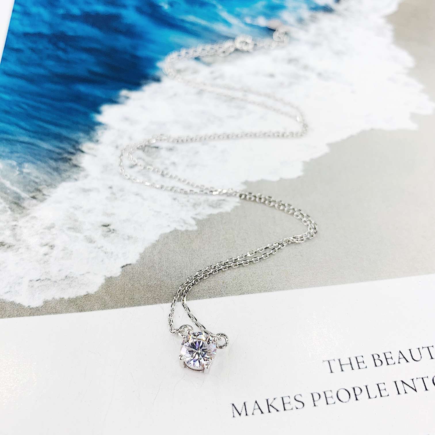 The s925 silver zircon necklace does not fade and does not cause allergies Item Picture