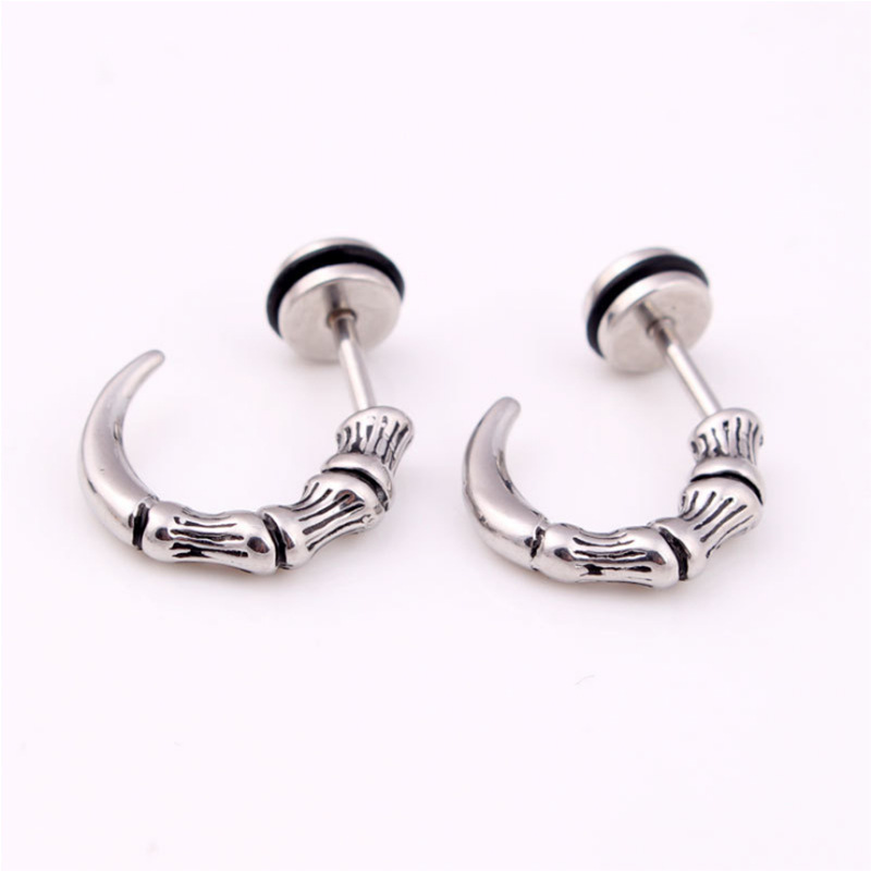 Changsheng Jewelry offers personalized real-time eagle-claw titanium steel ear studs and trendy men's earrings wholesale Application Scenario