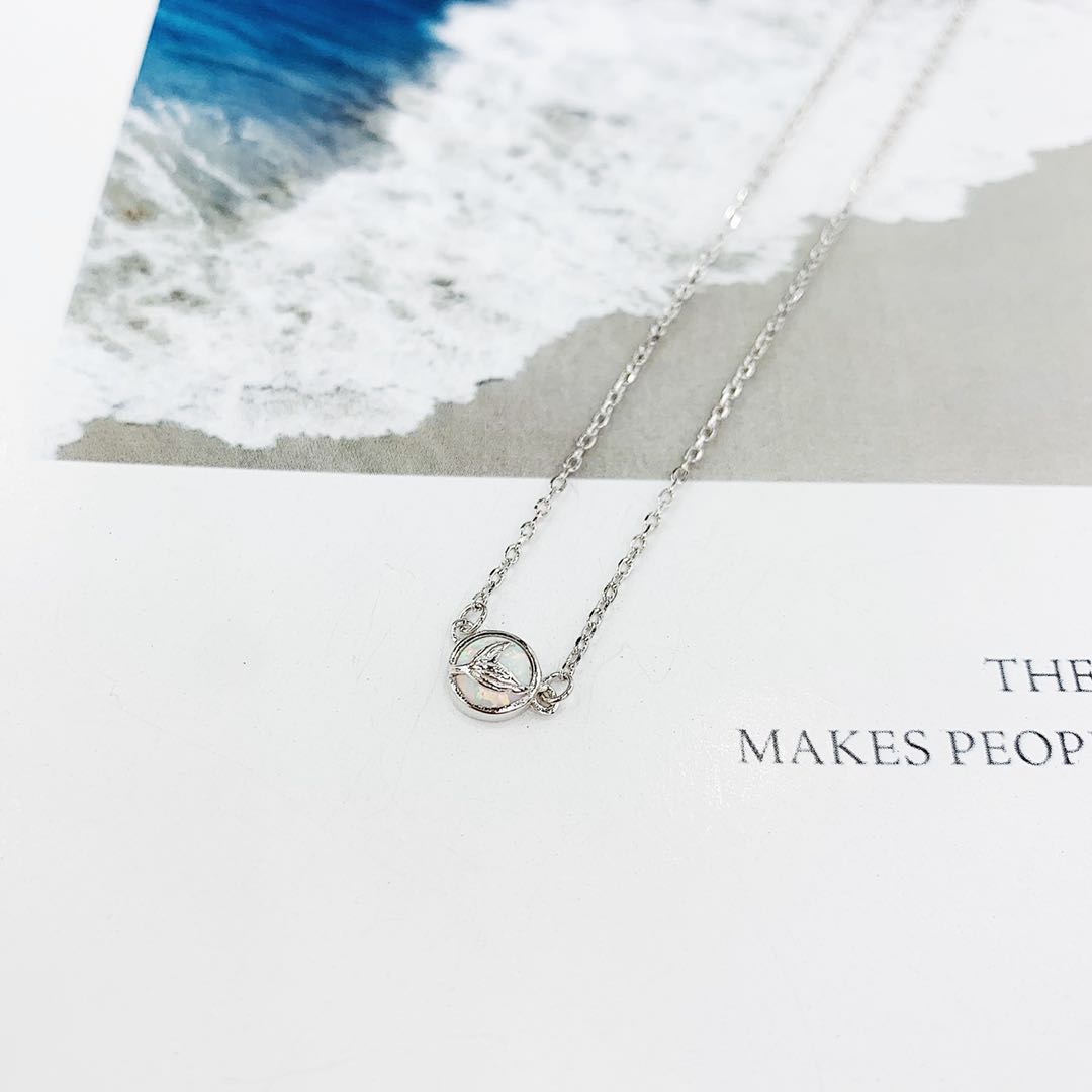 The s925 Silver Australian gemstone necklace does not fade and does not cause allergies undefined