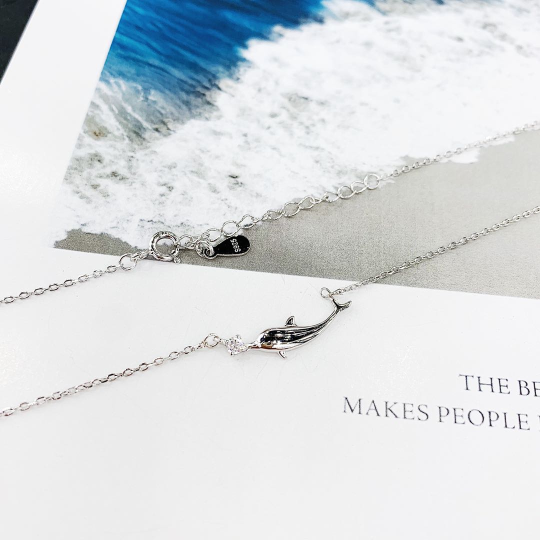 The s925 silver zircon dolphin necklace does not fade and does not cause allergies Item Picture