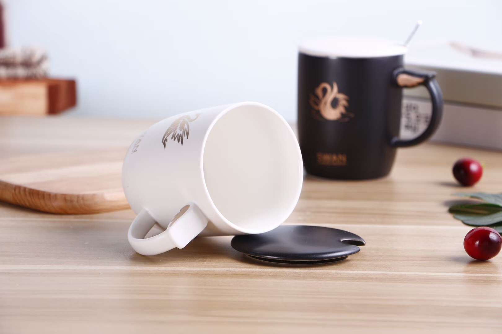 HY-966 430ml Golden Swan Ceramic Cup, Creative Swan Leisure Cup, Matte Glazed Ceramic Cup, Stainless Steel Spoon, Ceramic Lid Item Picture