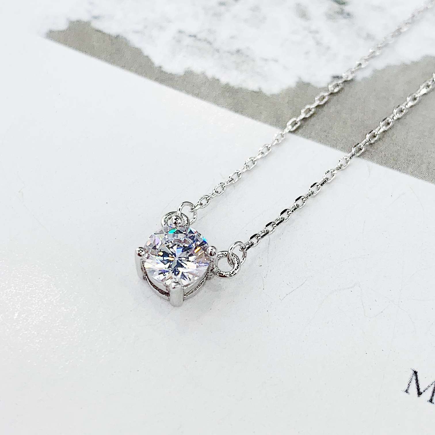The s925 silver zircon necklace does not fade and does not cause allergies Application Scenario