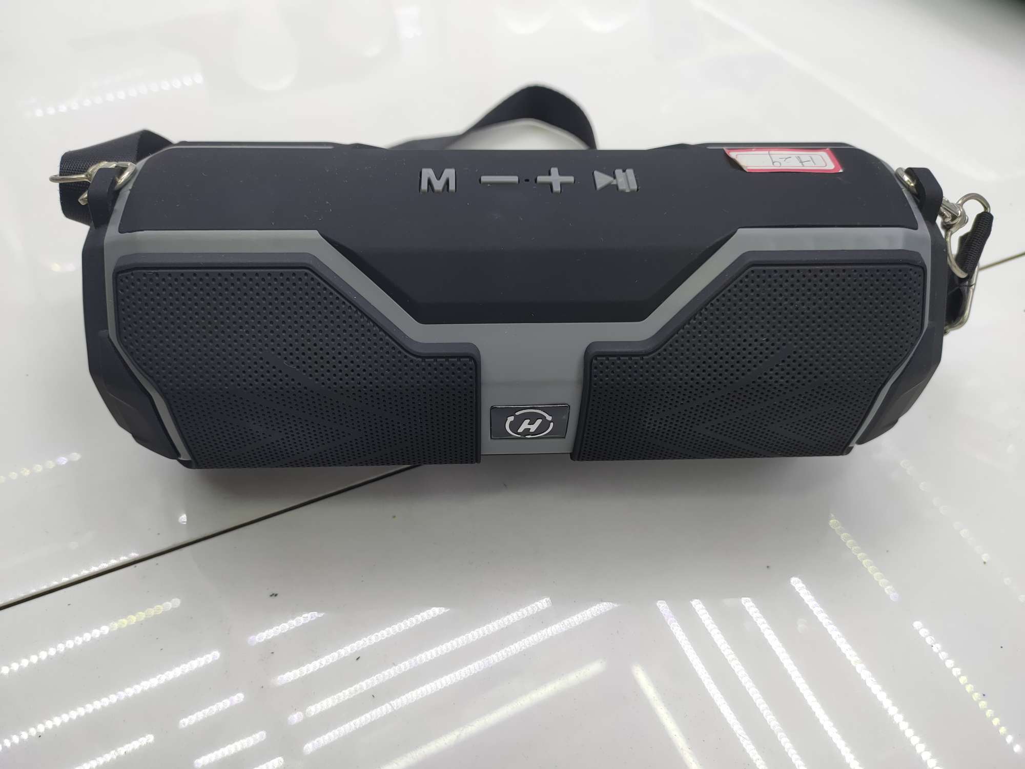 H29黑色质感音响