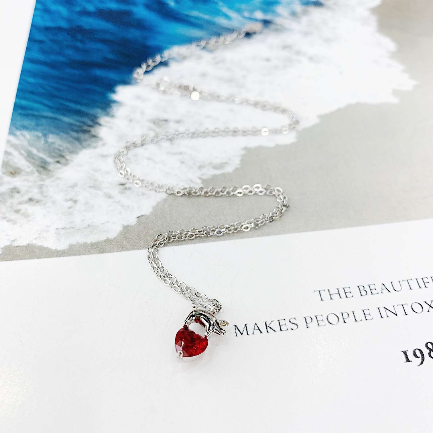 The s925 silver cute little pig necklace with red crystal does not fade and does not cause allergies Specification image