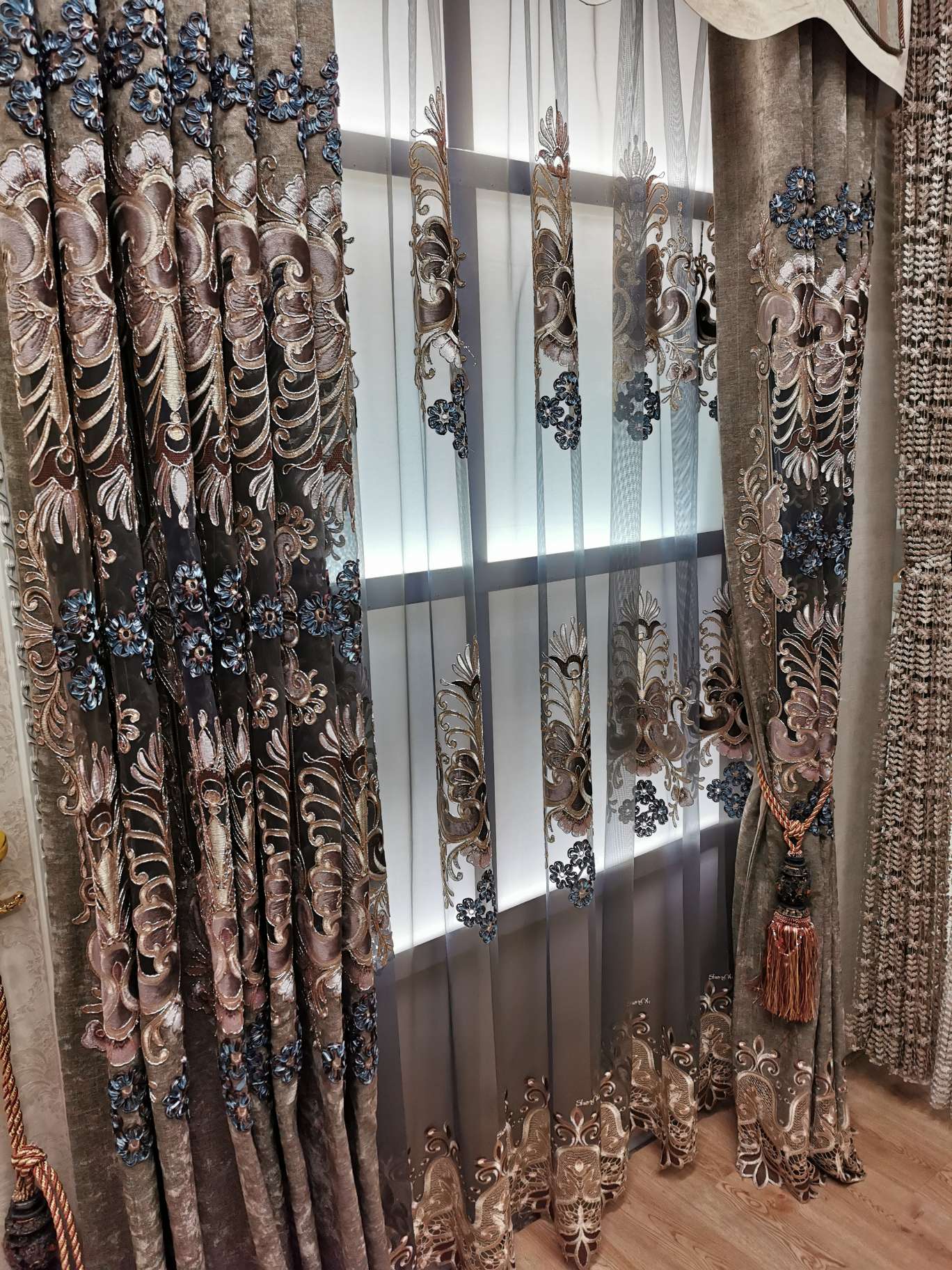 High-end three-dimensional embroidered curtain fabric undefined