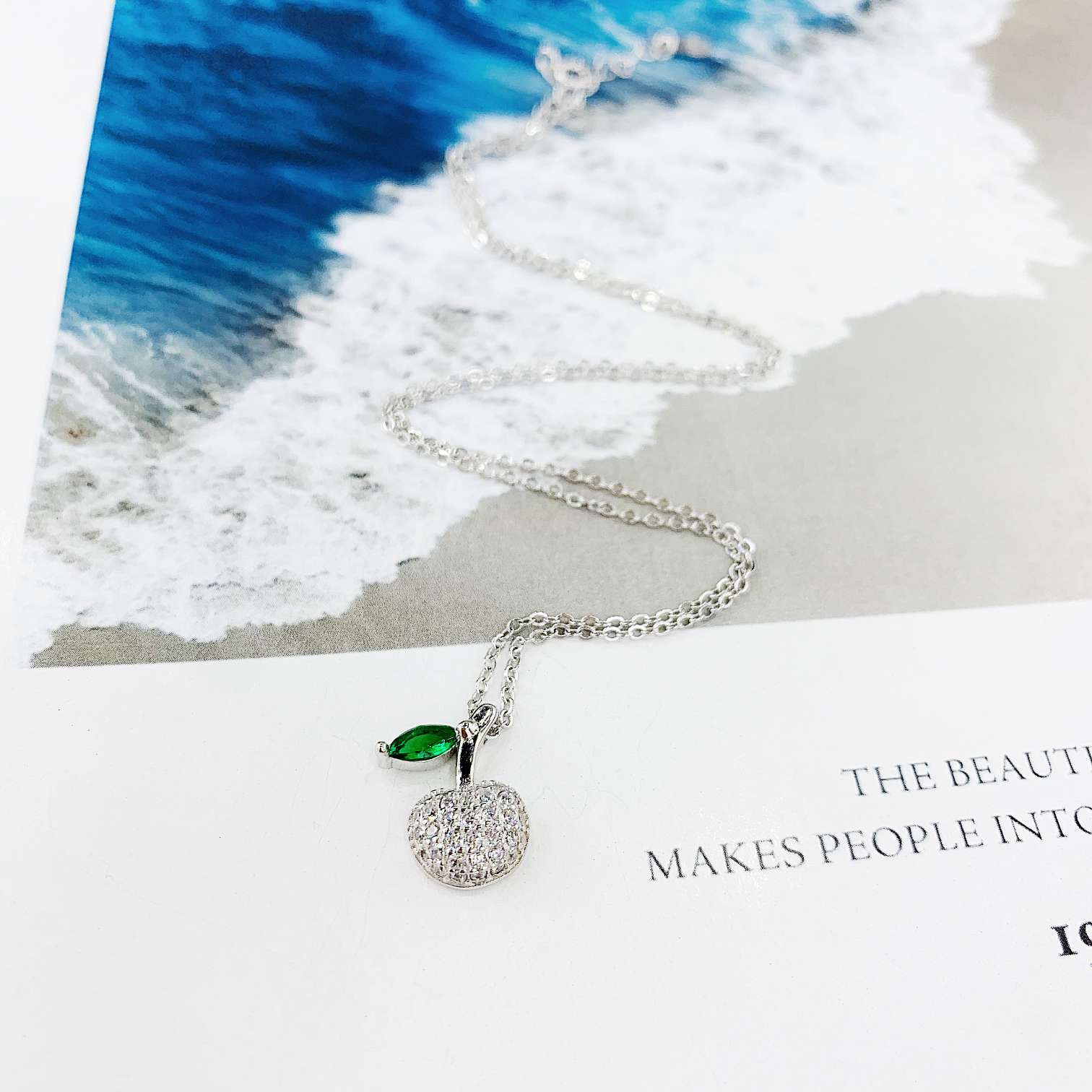 The s925 silver micro-encrusted apple necklace does not fade and does not cause allergies details Picture