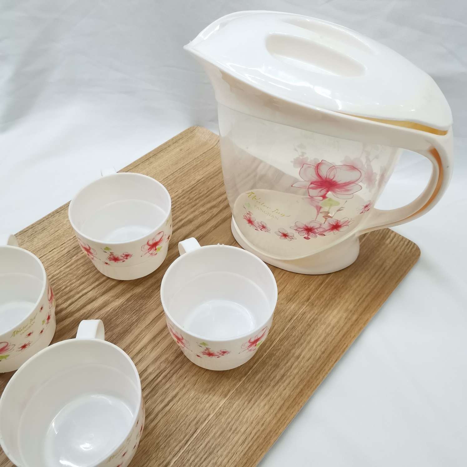 Put the cool white water cup square water 090 small cup full figure