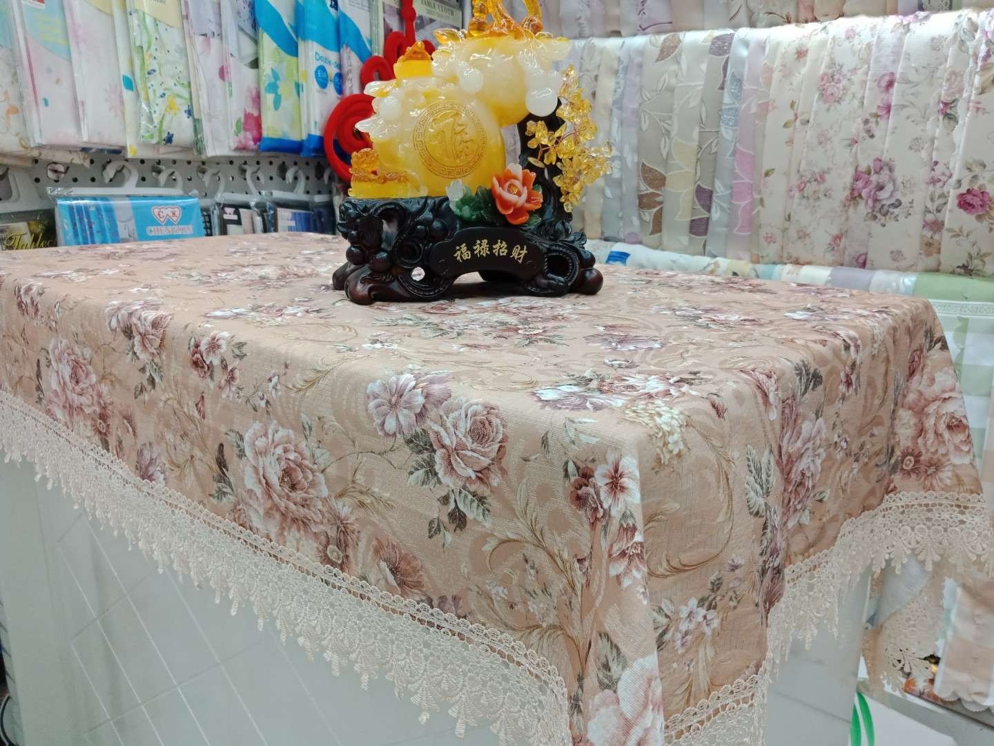 欧式水溶花边金丝提花印花桌布图