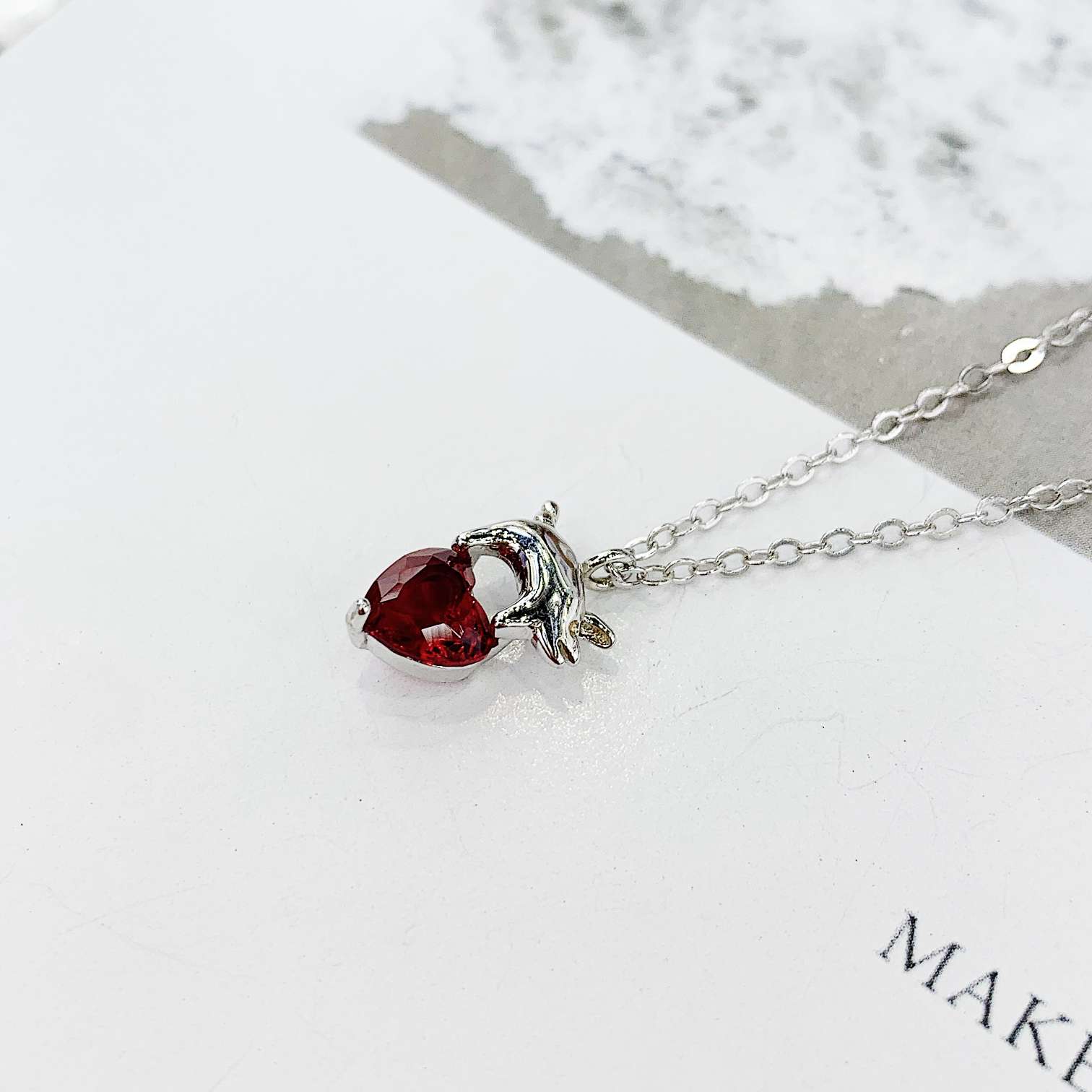 The s925 silver cute little pig necklace with red crystal does not fade and does not cause allergies Item Picture