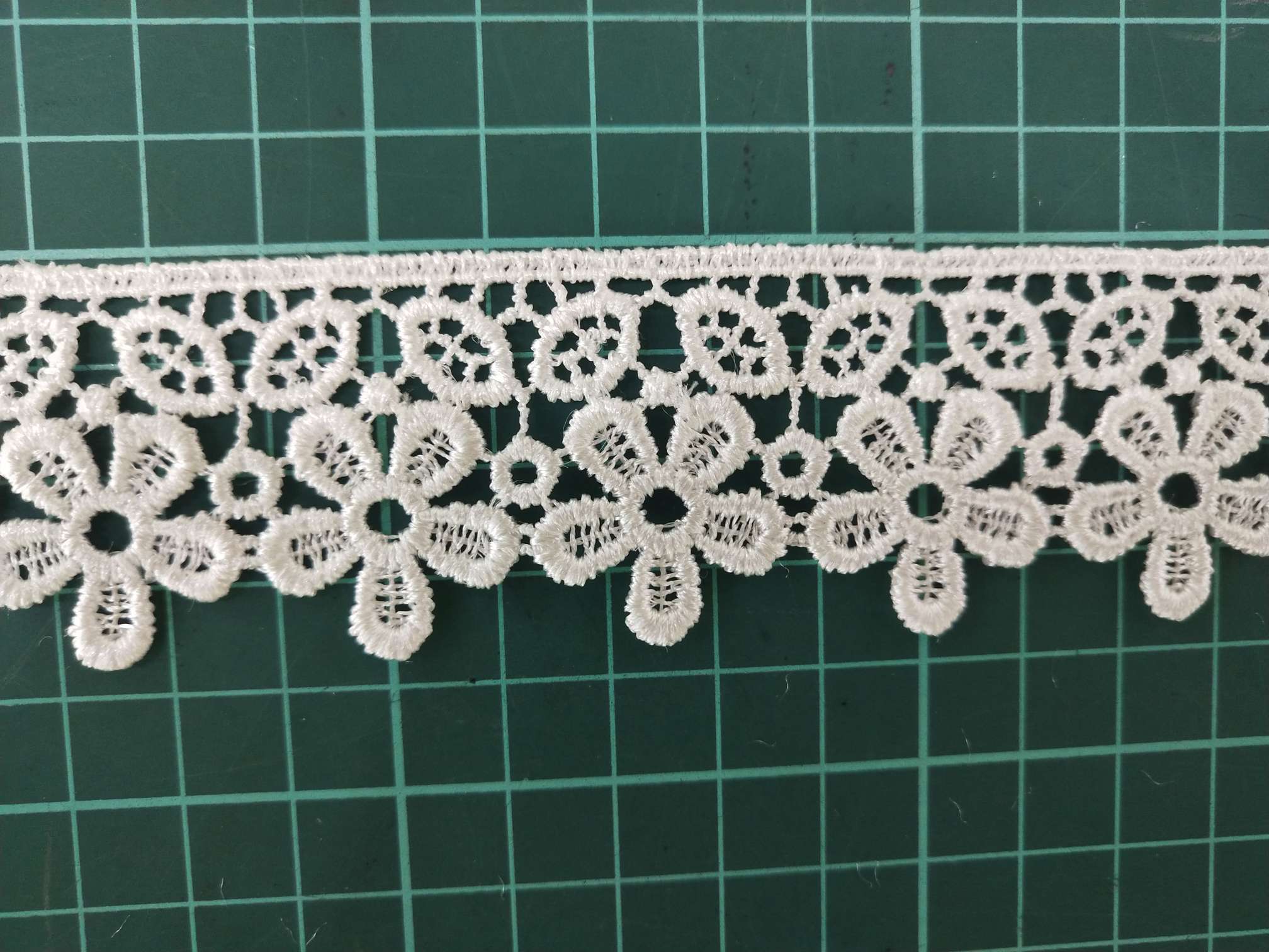 Exquisite embroidered water-soluble lace for women's clothing accessories made of polyester single-sided small flowers