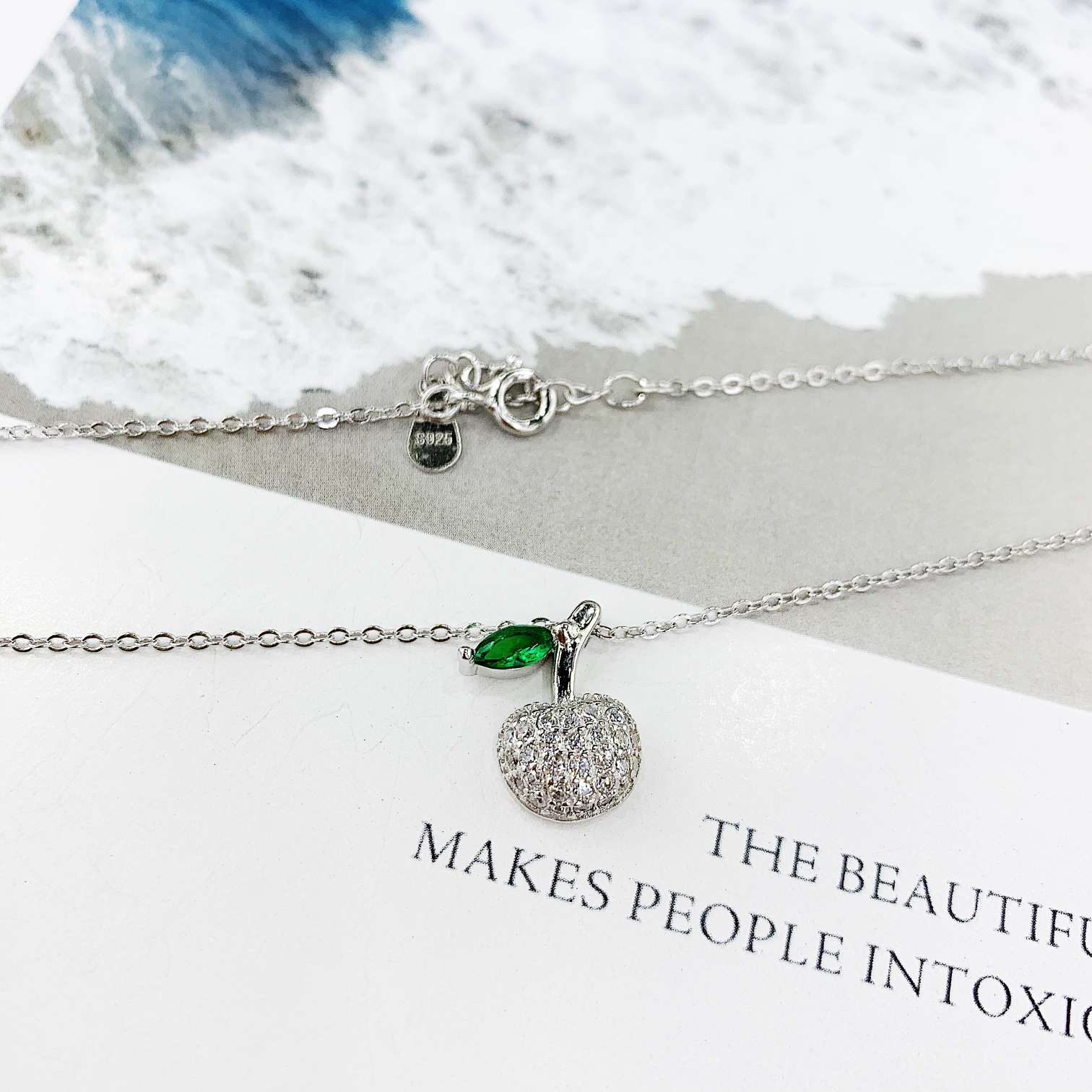 The s925 silver micro-encrusted apple necklace does not fade and does not cause allergies Specification image