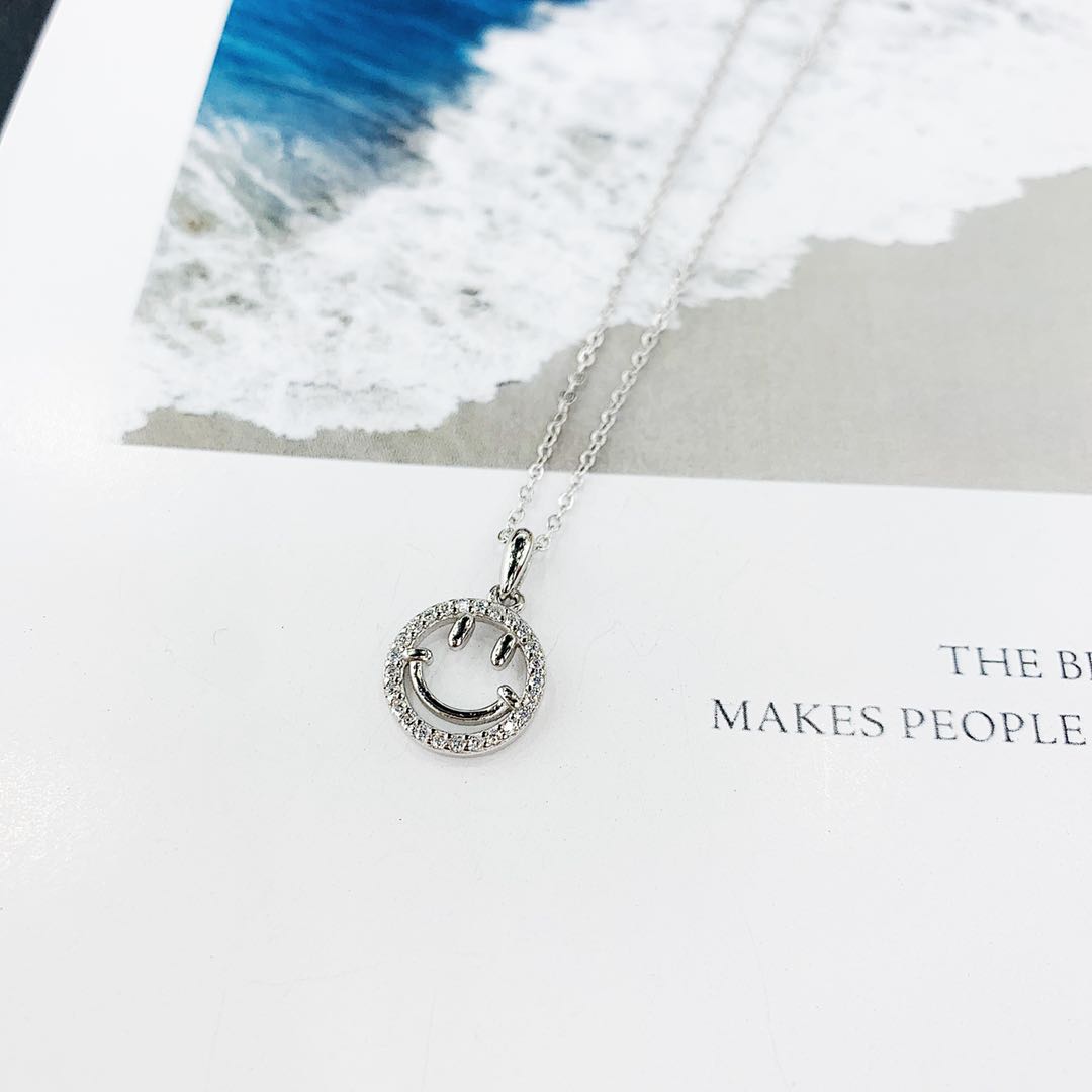 The s925 silver micro-studded smiling face necklace does not fade and does not cause allergies details Picture