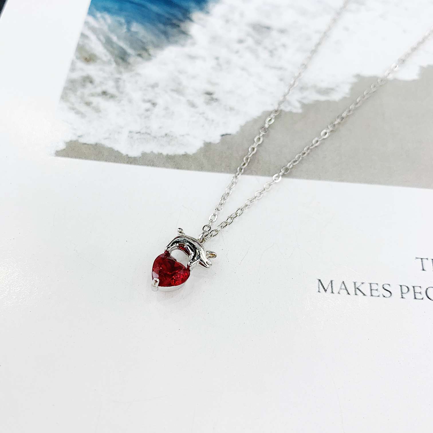 The s925 silver cute little pig necklace with red crystal does not fade and does not cause allergies undefined