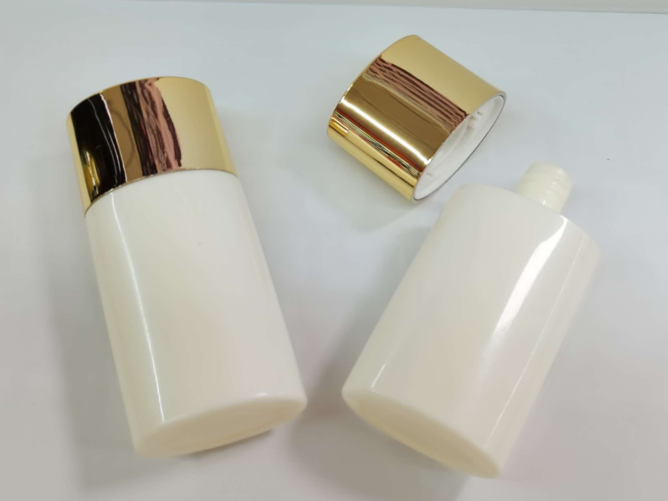 MD-075 Foundation bottle details Picture