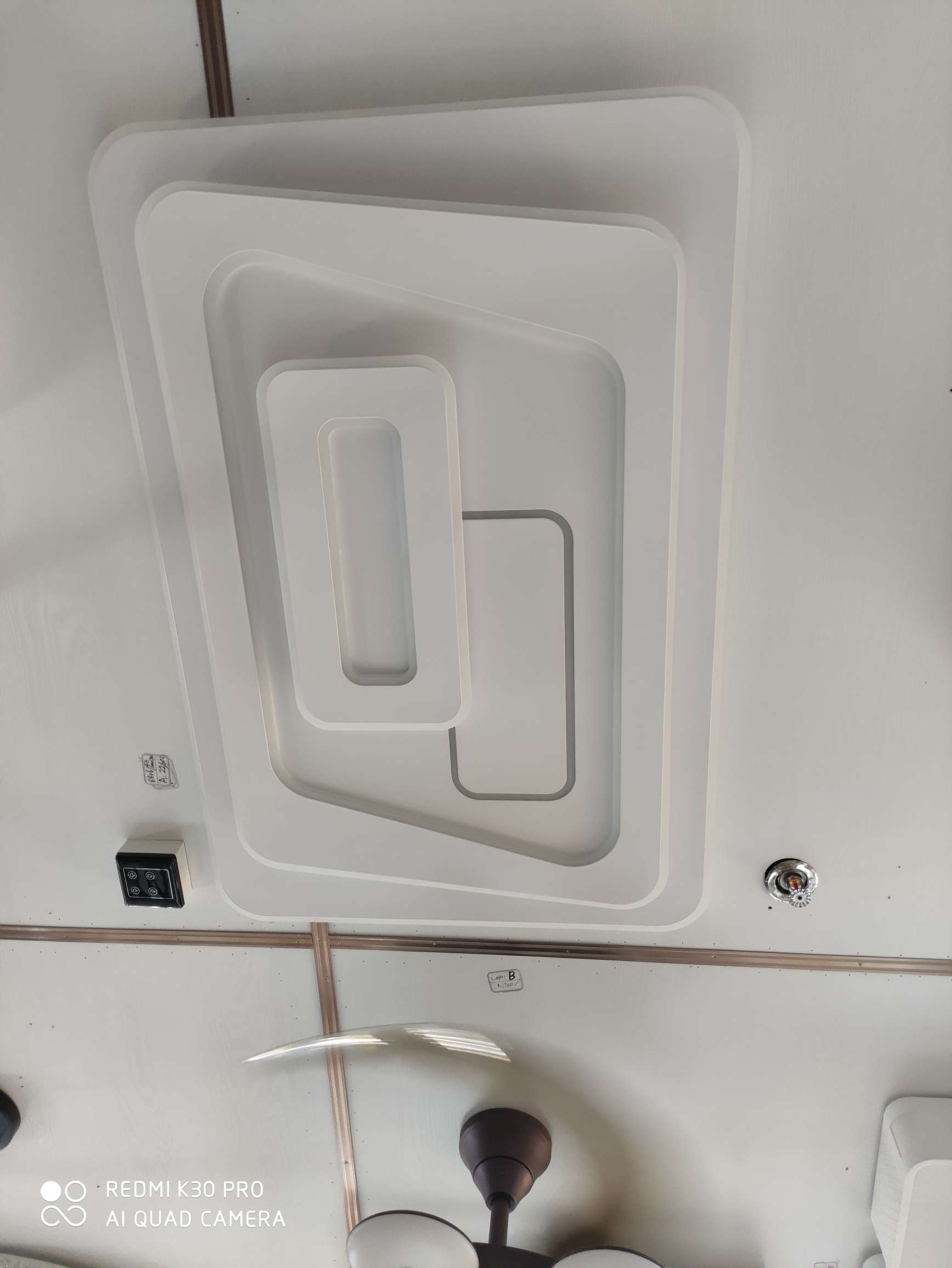 68O6 rectangular modern ceiling lamp with LED dual-color and remote control for stepless dimming Application Scenario